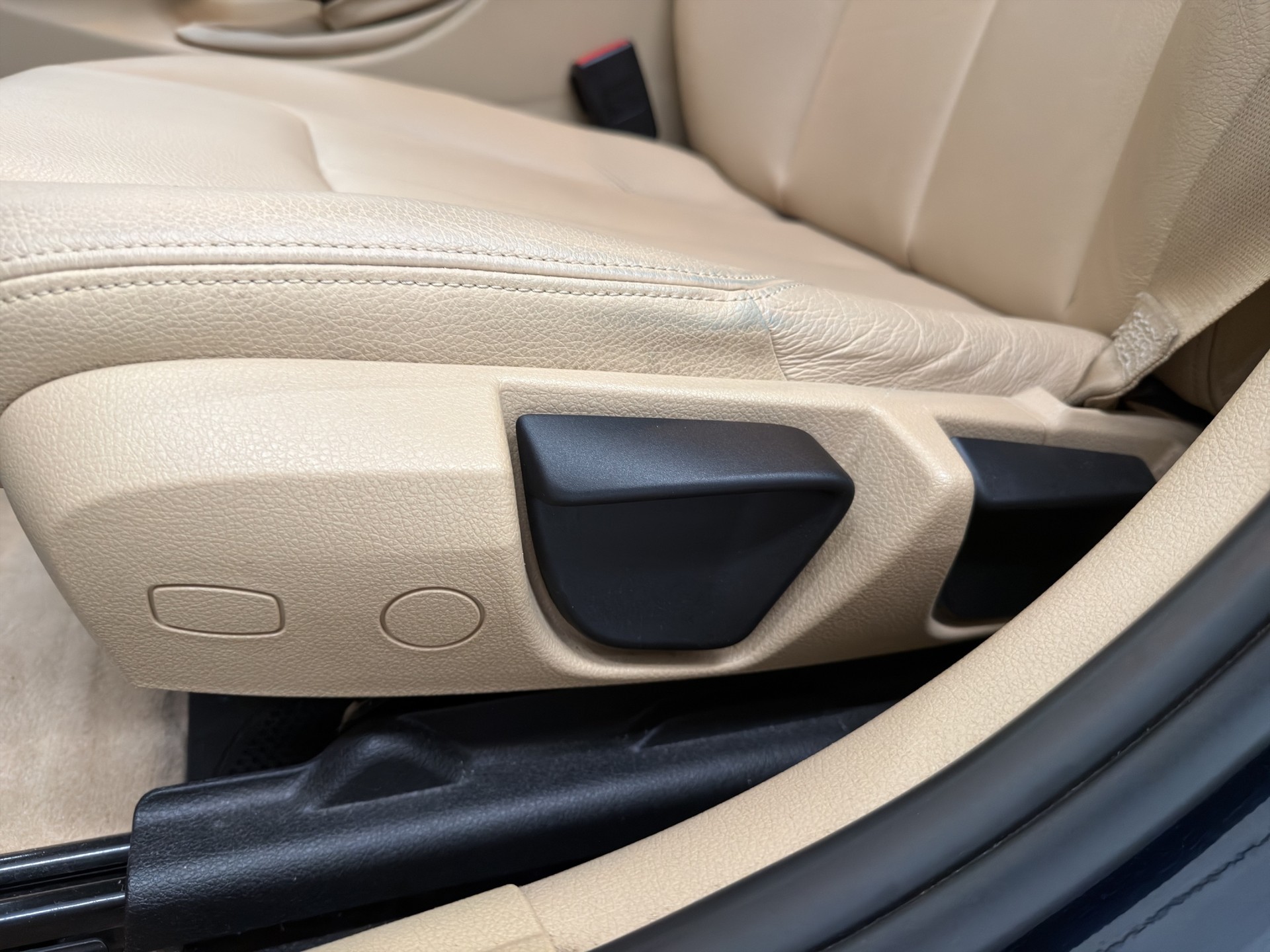 BMW 320d Steptronic Luxury-Line-image-22