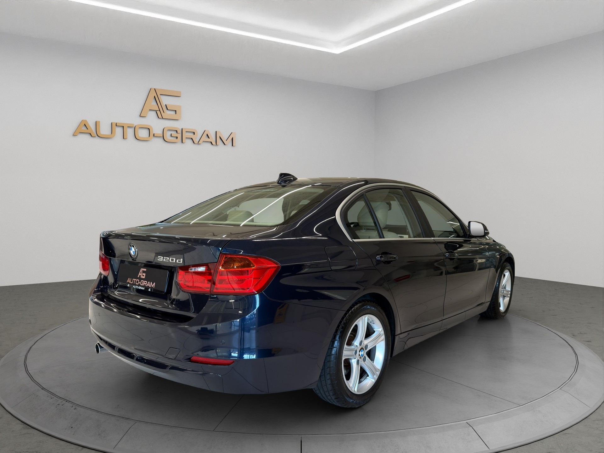 BMW 320d Steptronic Luxury-Line-image-4