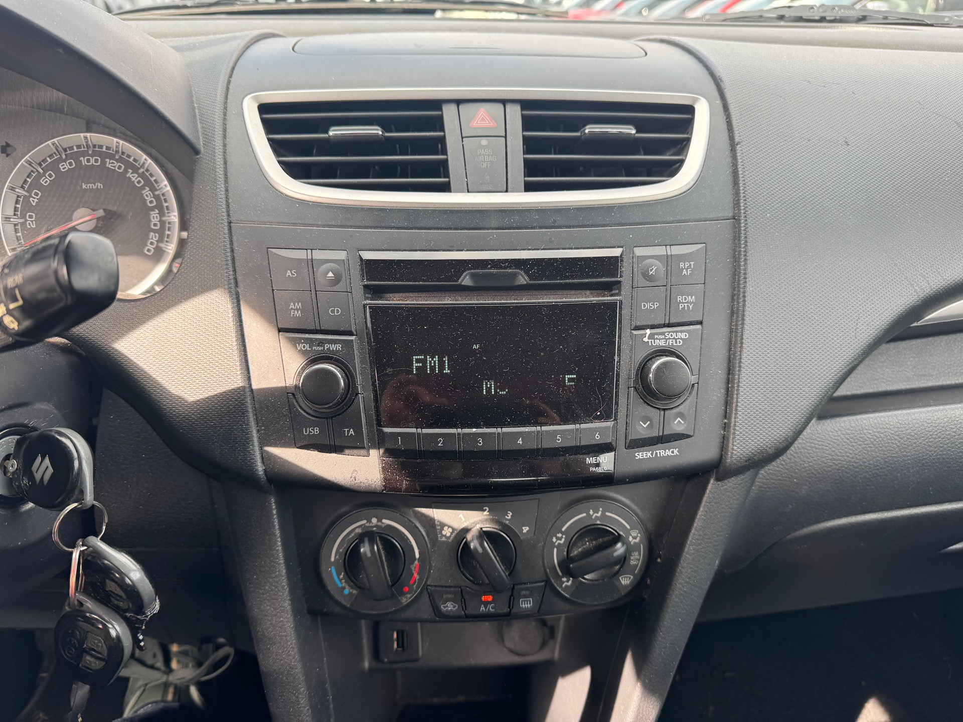 SUZUKI Swift 1.2i 16V GL-image-12