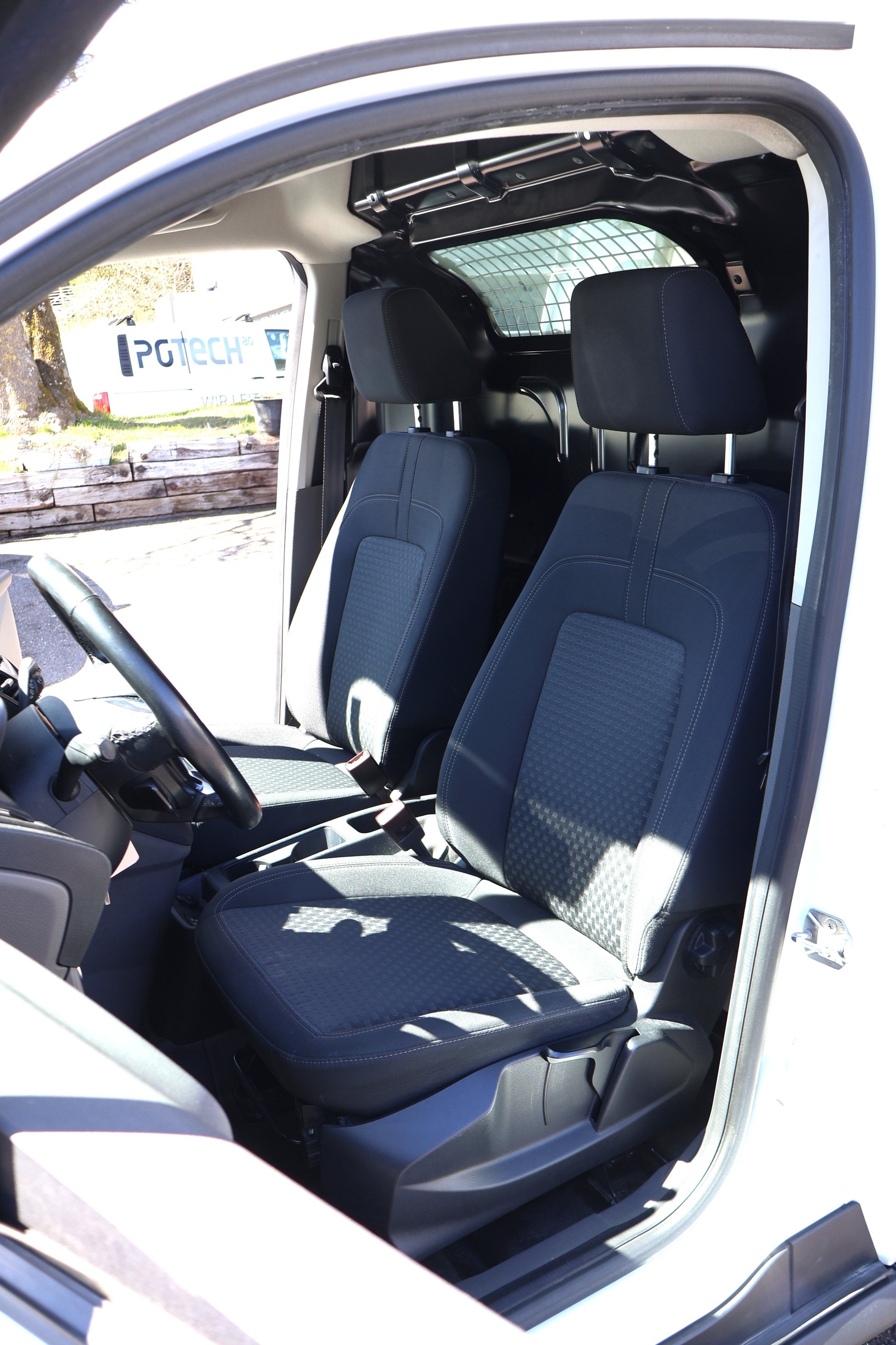 FORD Transit Connect Van T200 1.5 Eco Blue Ambiente-image-12