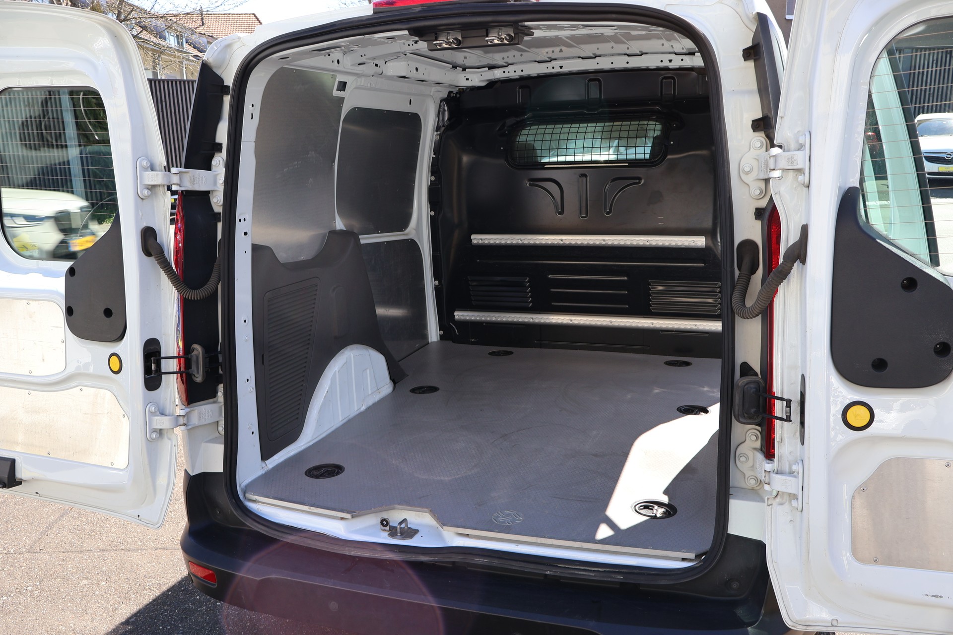 FORD Transit Connect Van T200 1.5 Eco Blue Ambiente-image-9