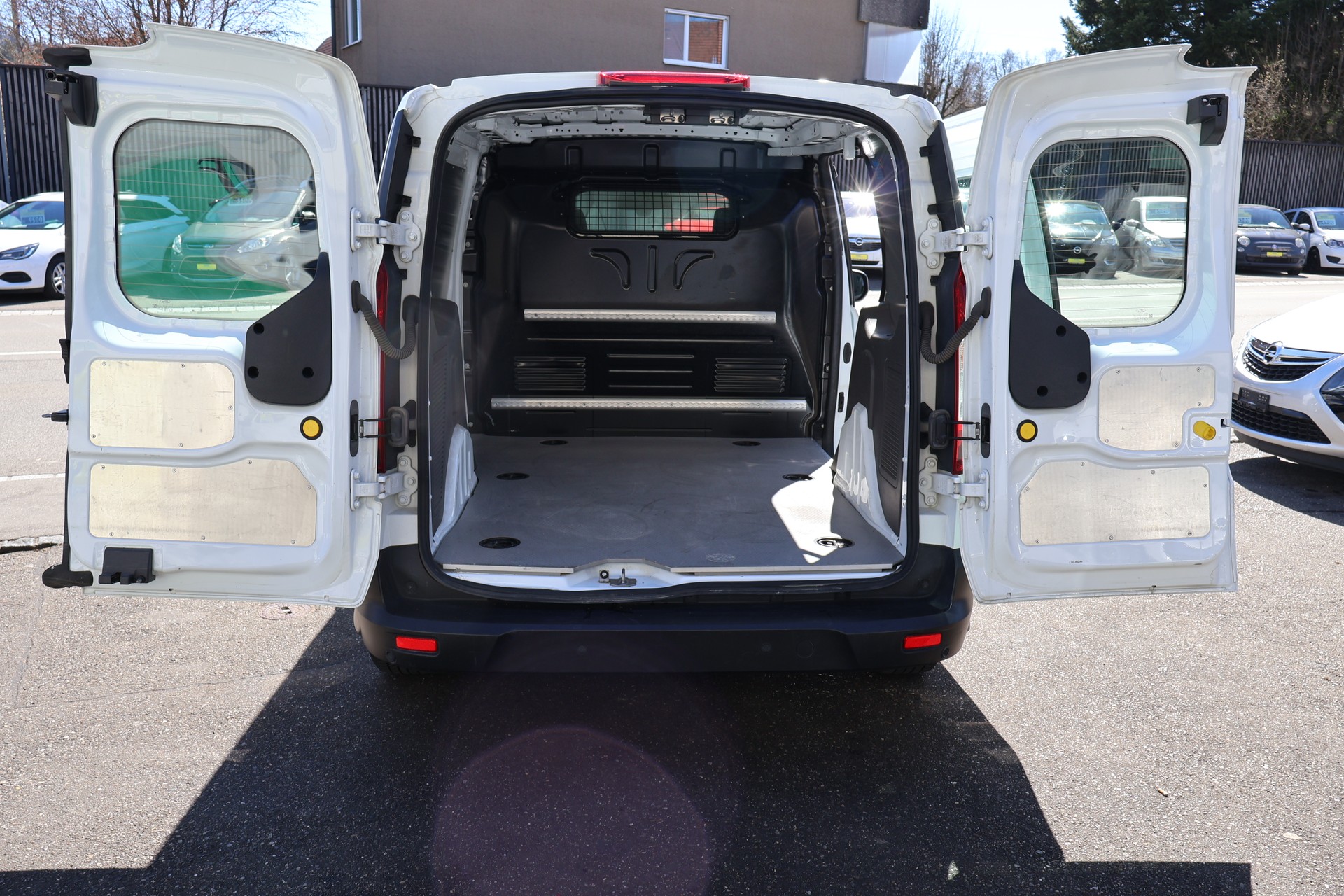 FORD Transit Connect Van T200 1.5 Eco Blue Ambiente-image-8
