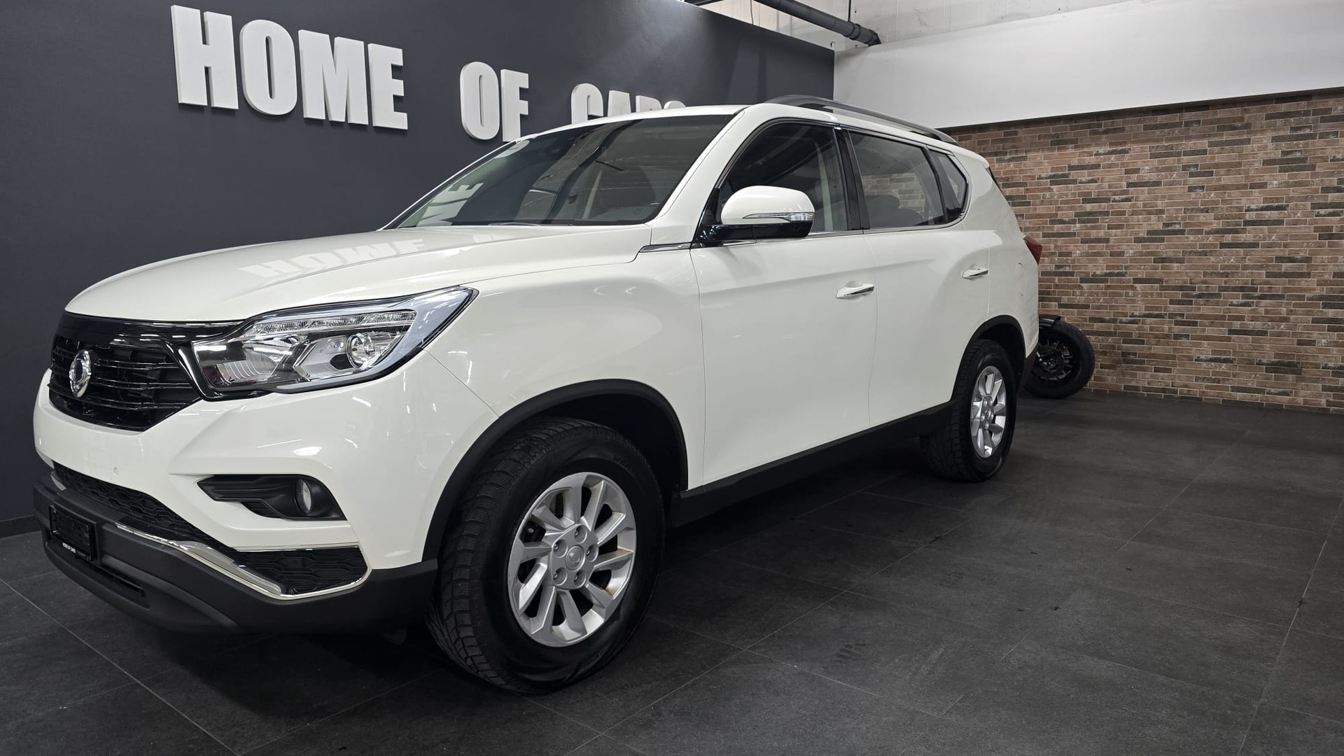 KGM-SsangYong Rexton RX220 e-XDi Crystal 4WD-showroom-element-3