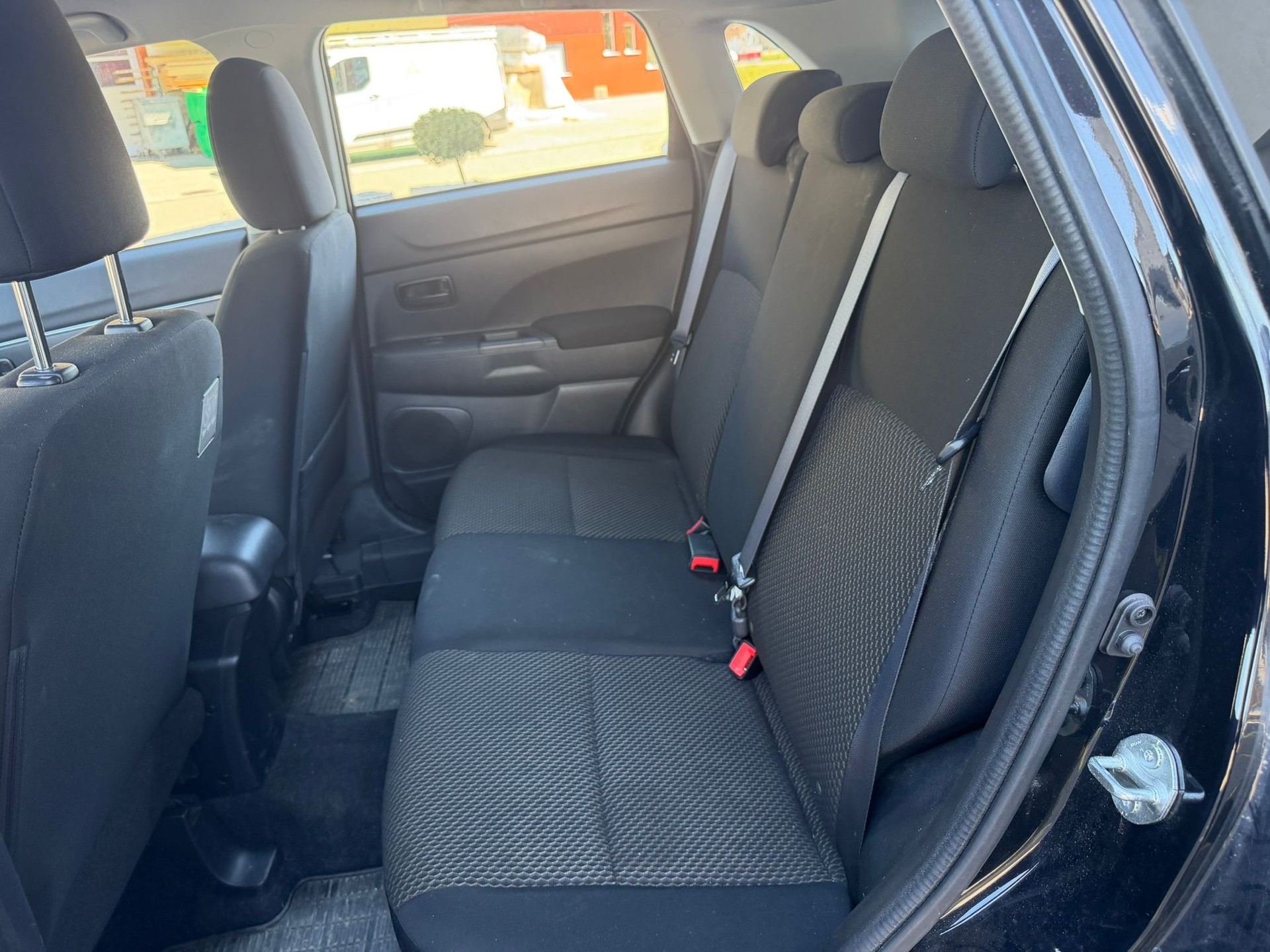 MITSUBISHI ASX 1.6 DID Pure 4WD-image-9