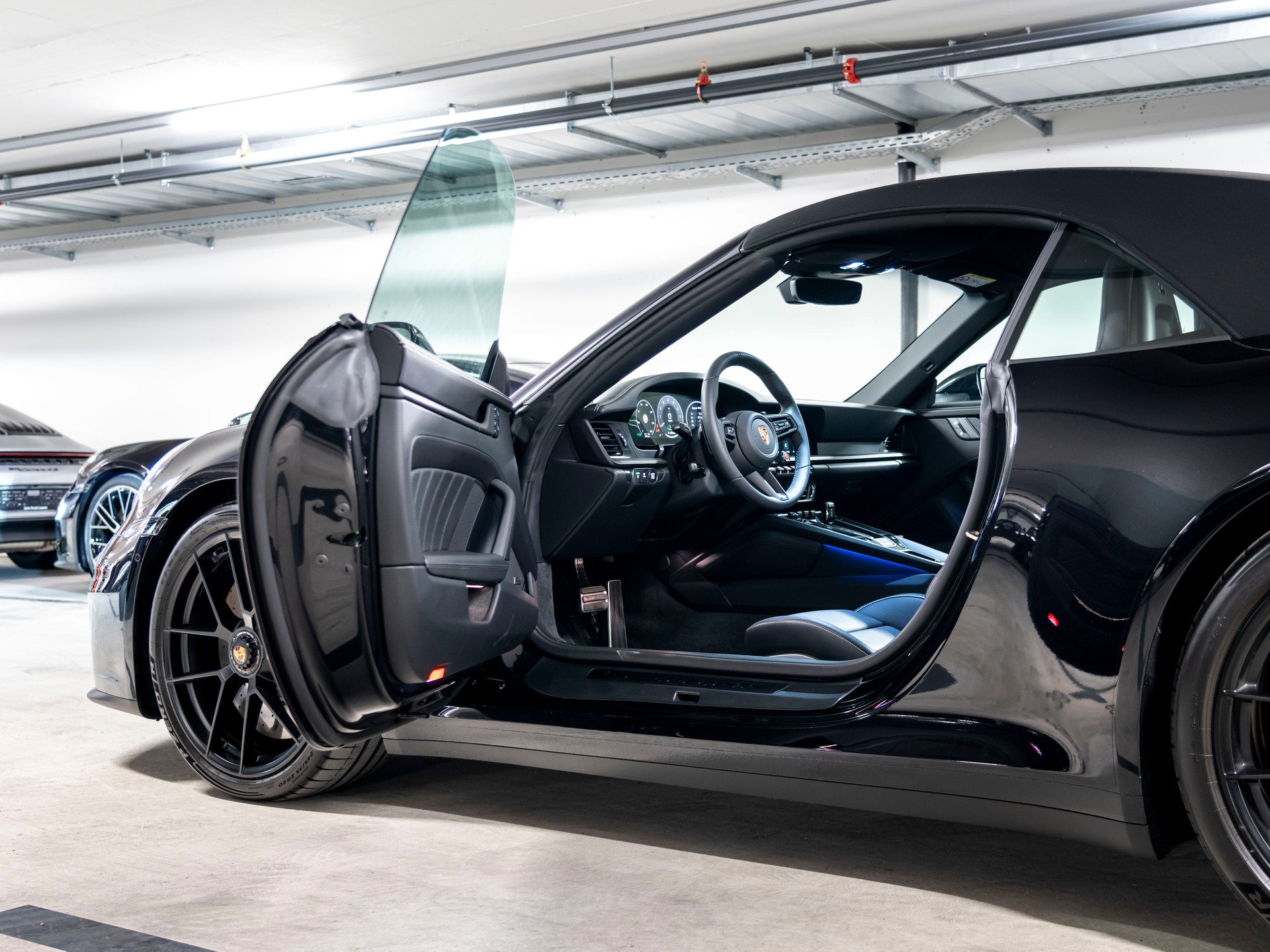 PORSCHE 911 Carrera 4 Cabriolet GTS PDK-image-10