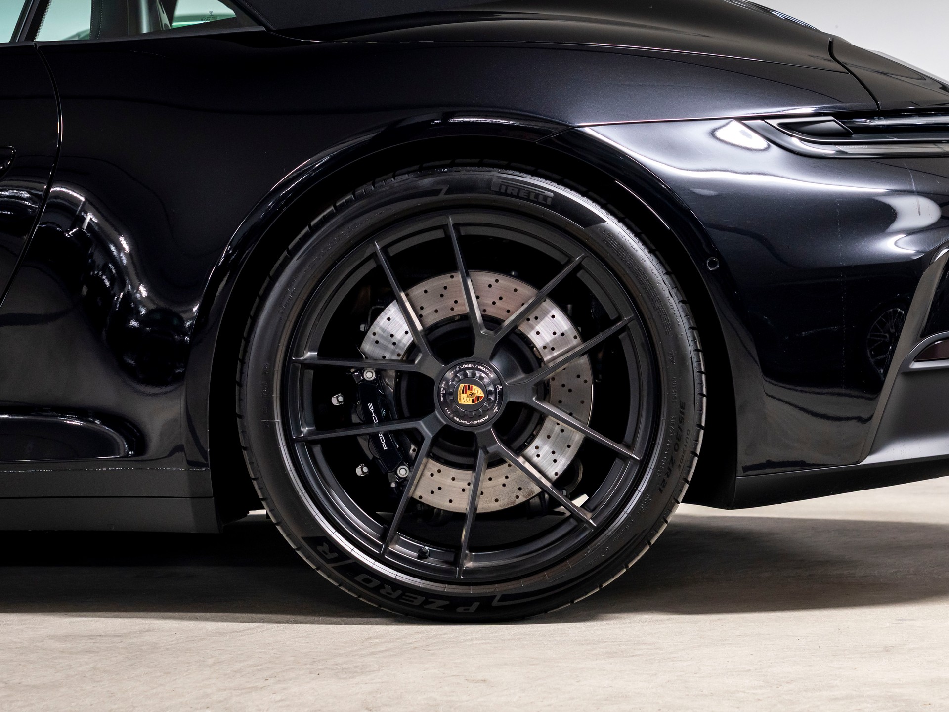 PORSCHE 911 Carrera 4 Cabriolet GTS PDK-image-9