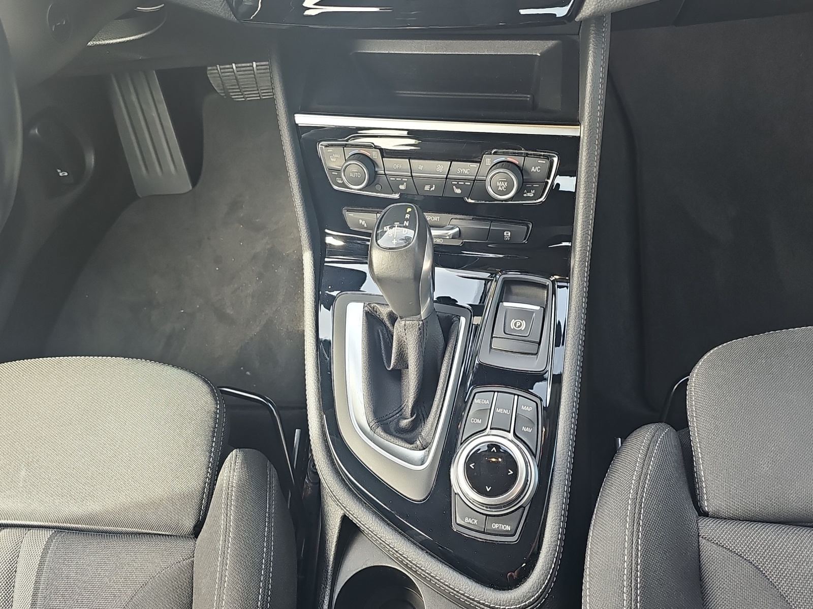 BMW 218d xDrive ActiveTMSport-image-17