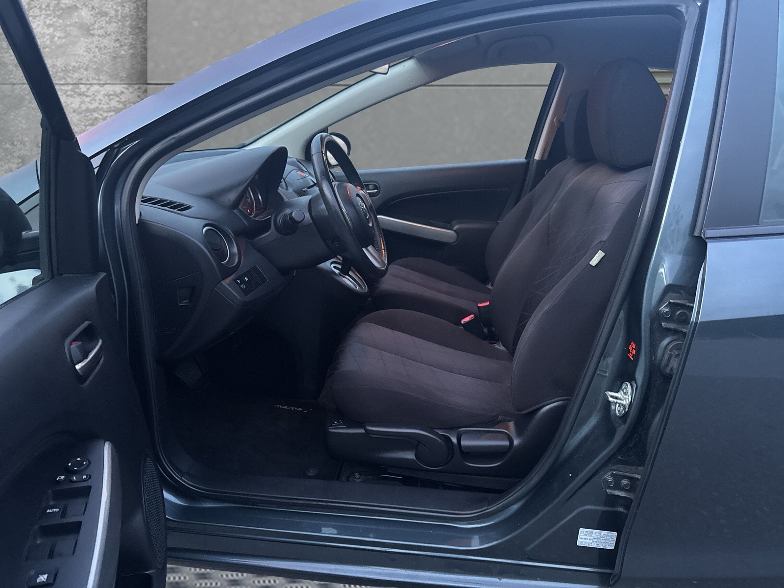 MAZDA 2 1.5i 16V Exclusive Automatic-image-8