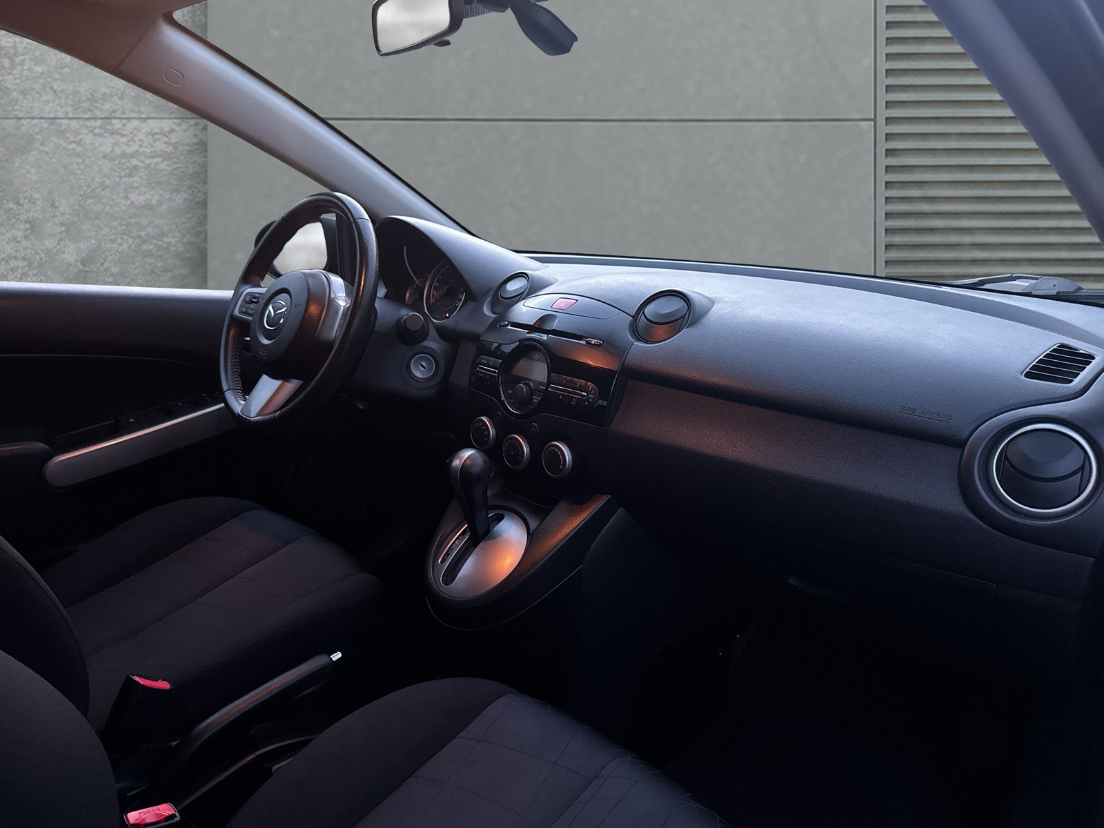 MAZDA 2 1.5i 16V Exclusive Automatic-image-9