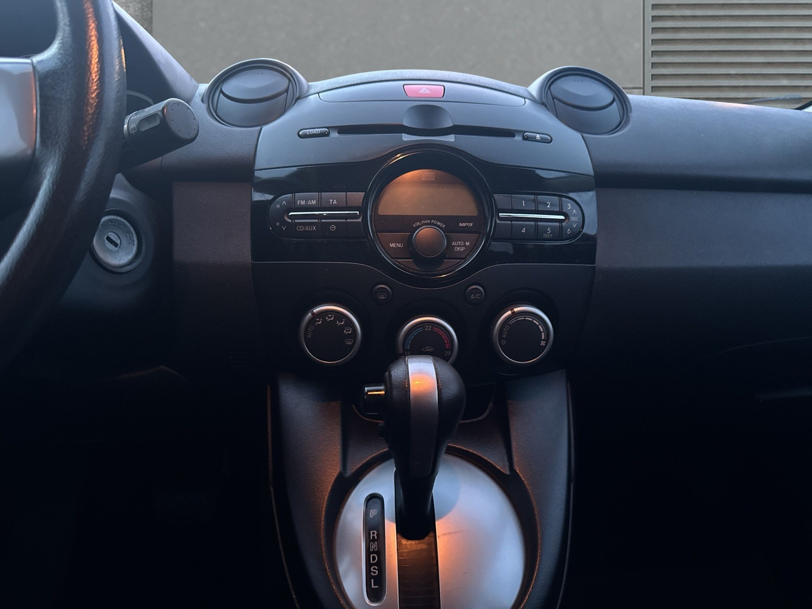 MAZDA 2 1.5i 16V Exclusive Automatic-image-12