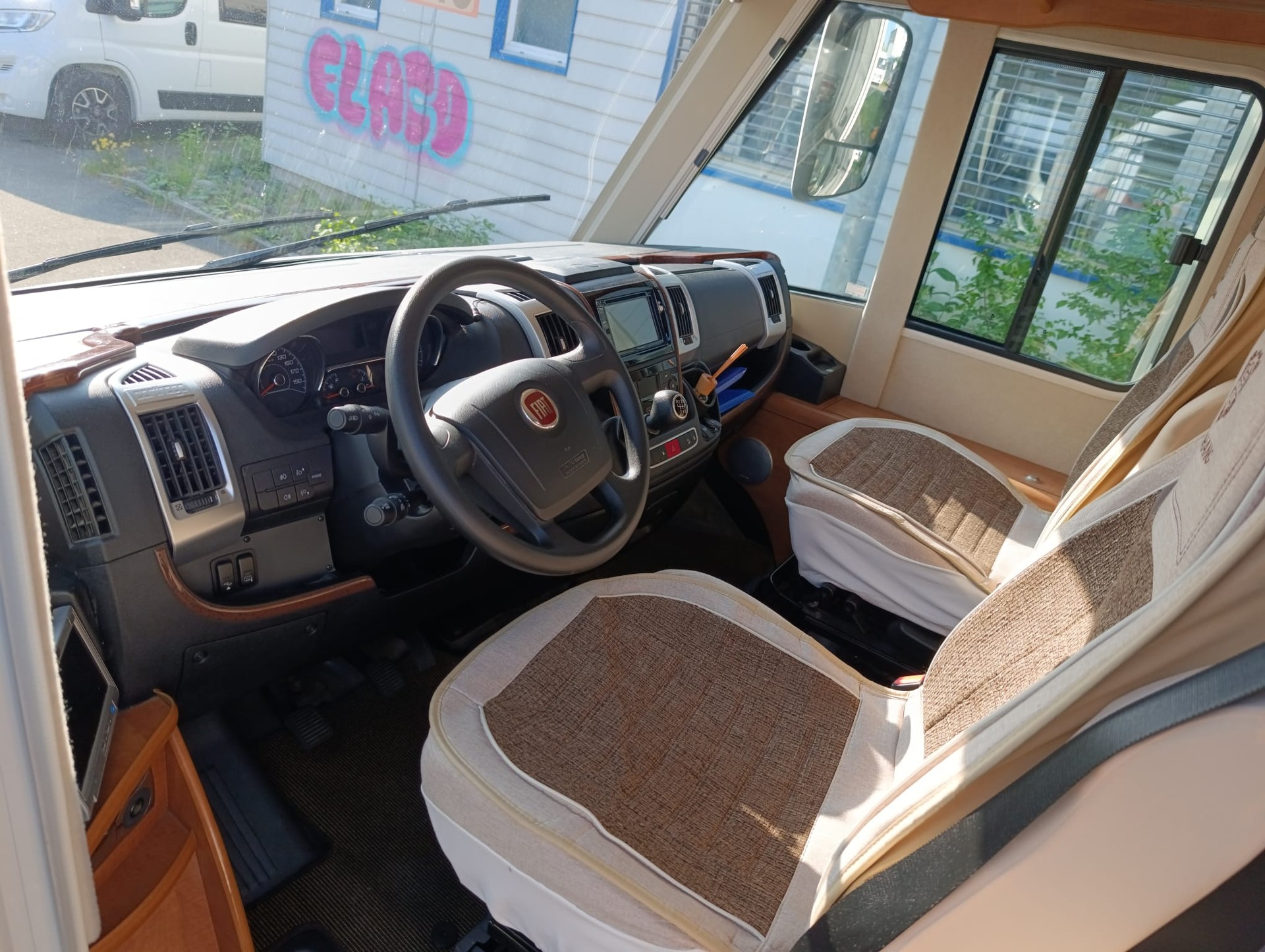 CARTHAGO 145 QB***Wie ein König unterwegs sein – zu einem anständigen Preis***Königsbett*Dachklima*hydr. Hubstützensystem*-image-18