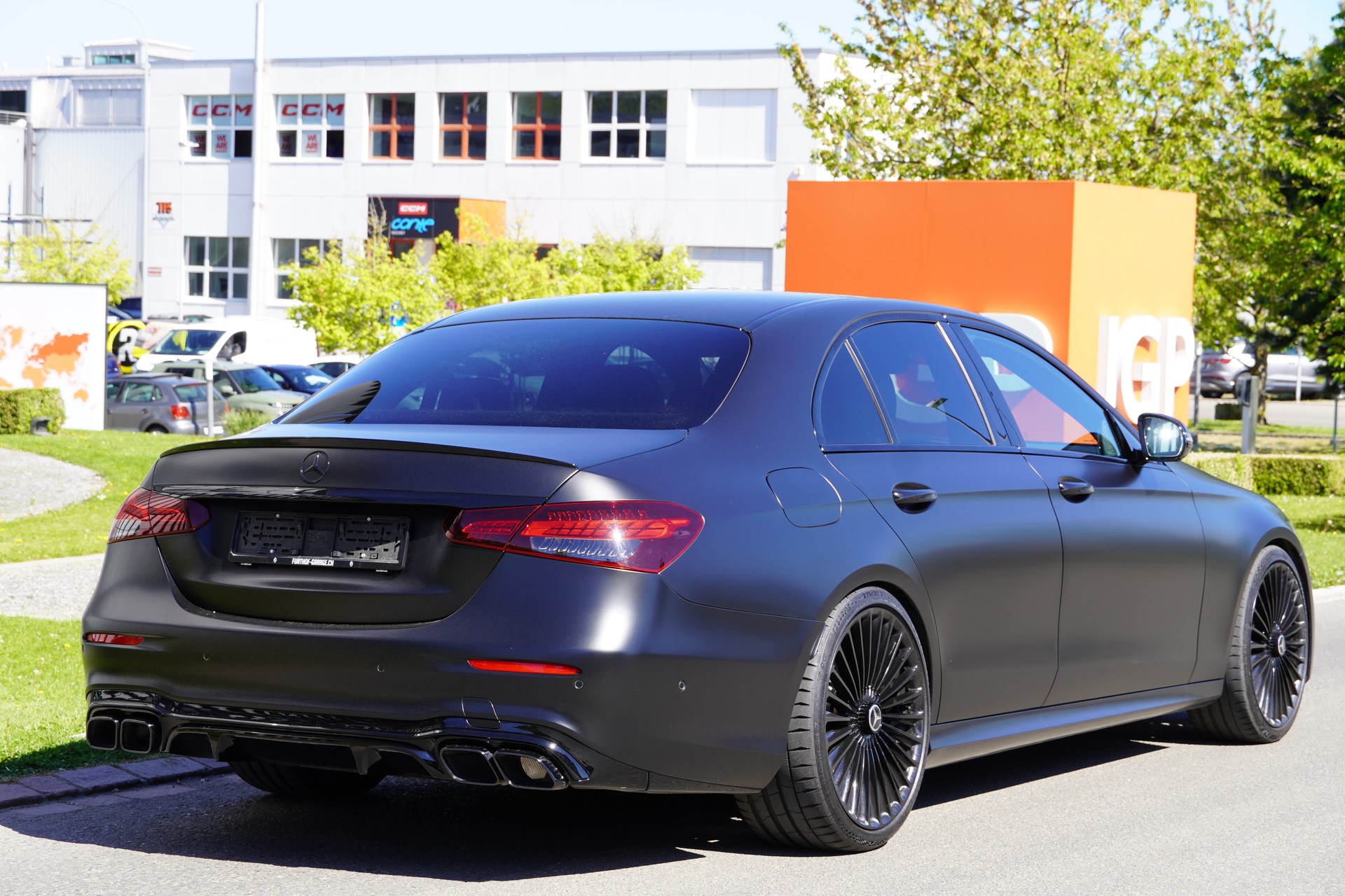 MERCEDES-BENZ E 300 AMG Line 9G-Tronic-image-4