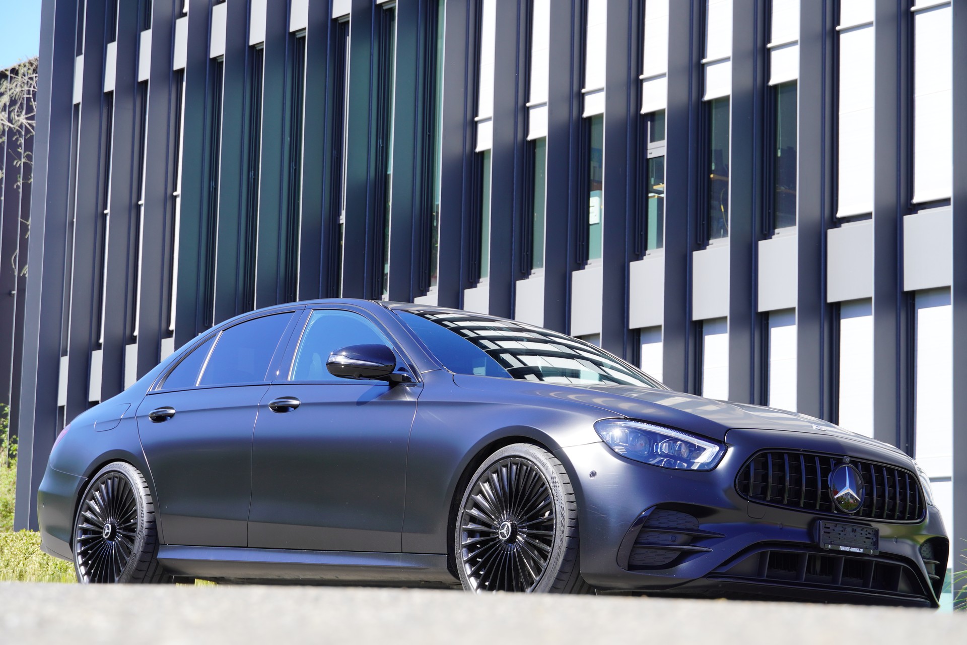 MERCEDES-BENZ E 300 AMG Line 9G-Tronic-image-2
