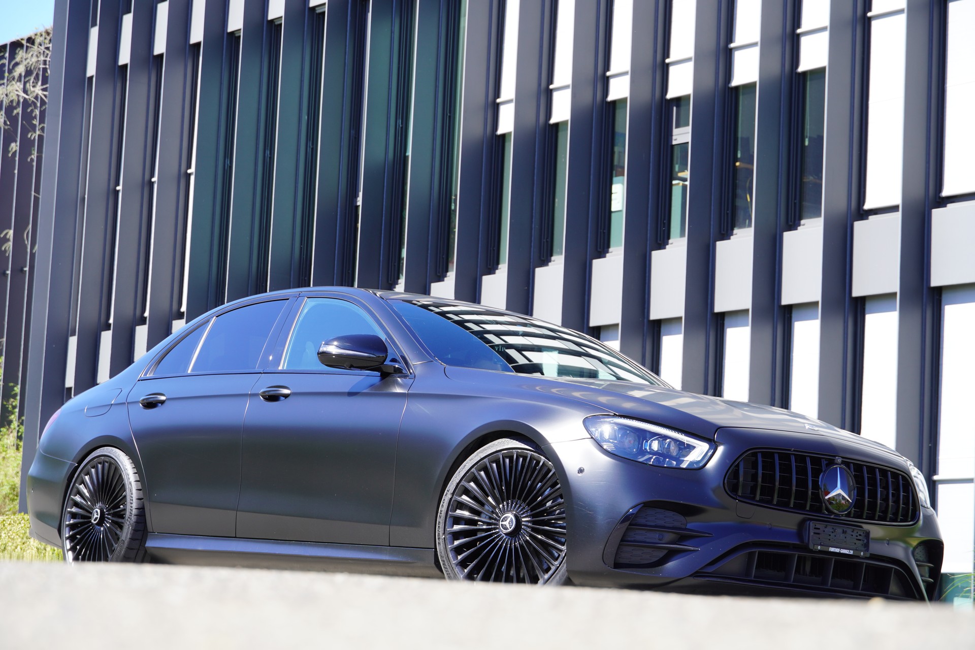 MERCEDES-BENZ E 300 AMG Line 9G-Tronic-image-15