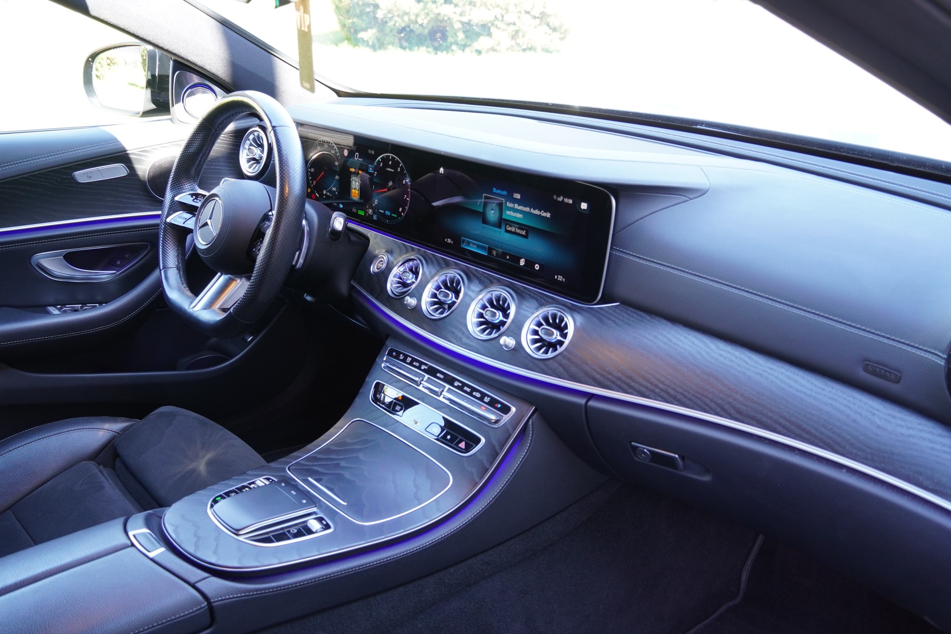 MERCEDES-BENZ E 300 AMG Line 9G-Tronic-image-8
