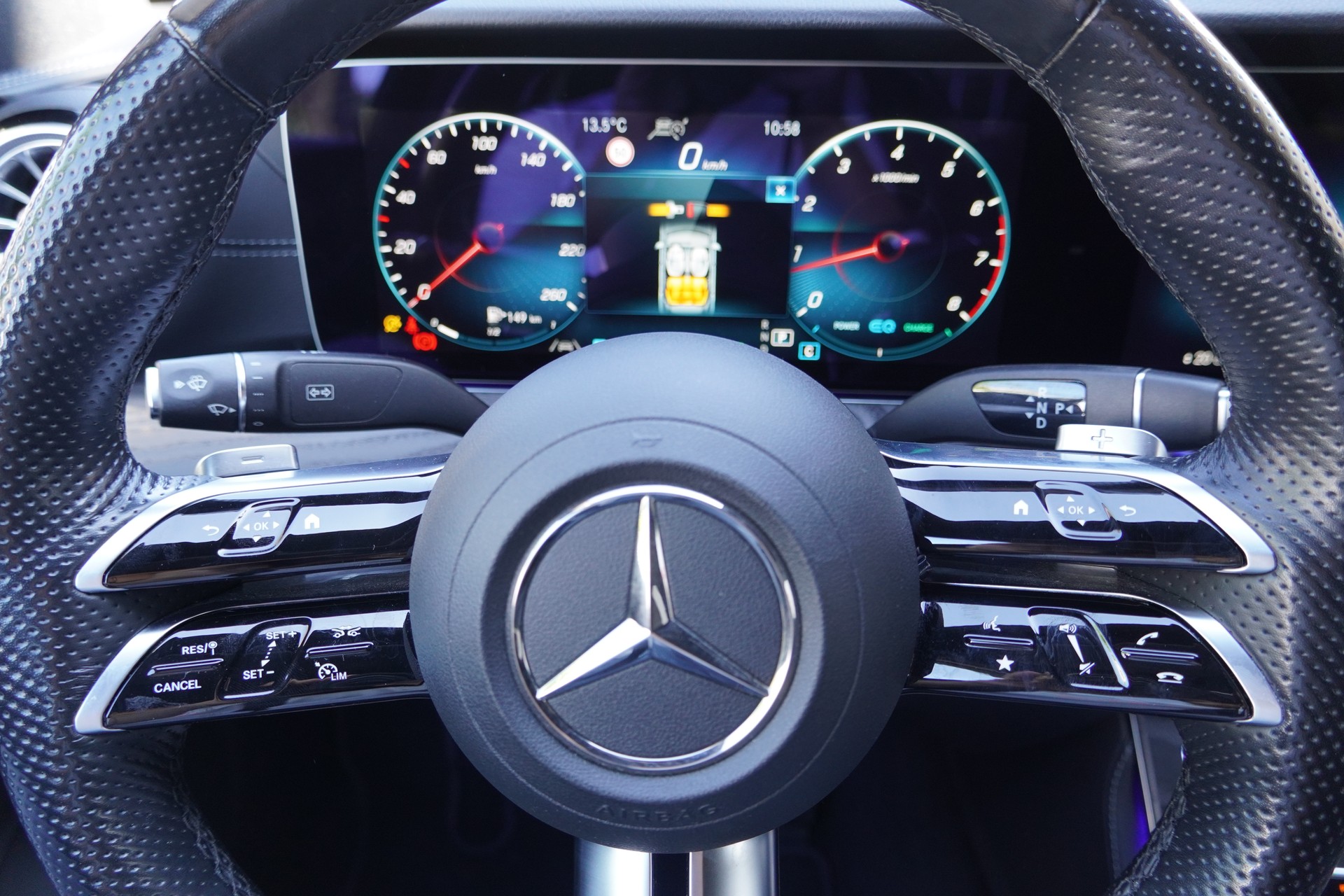 MERCEDES-BENZ E 300 AMG Line 9G-Tronic-image-9