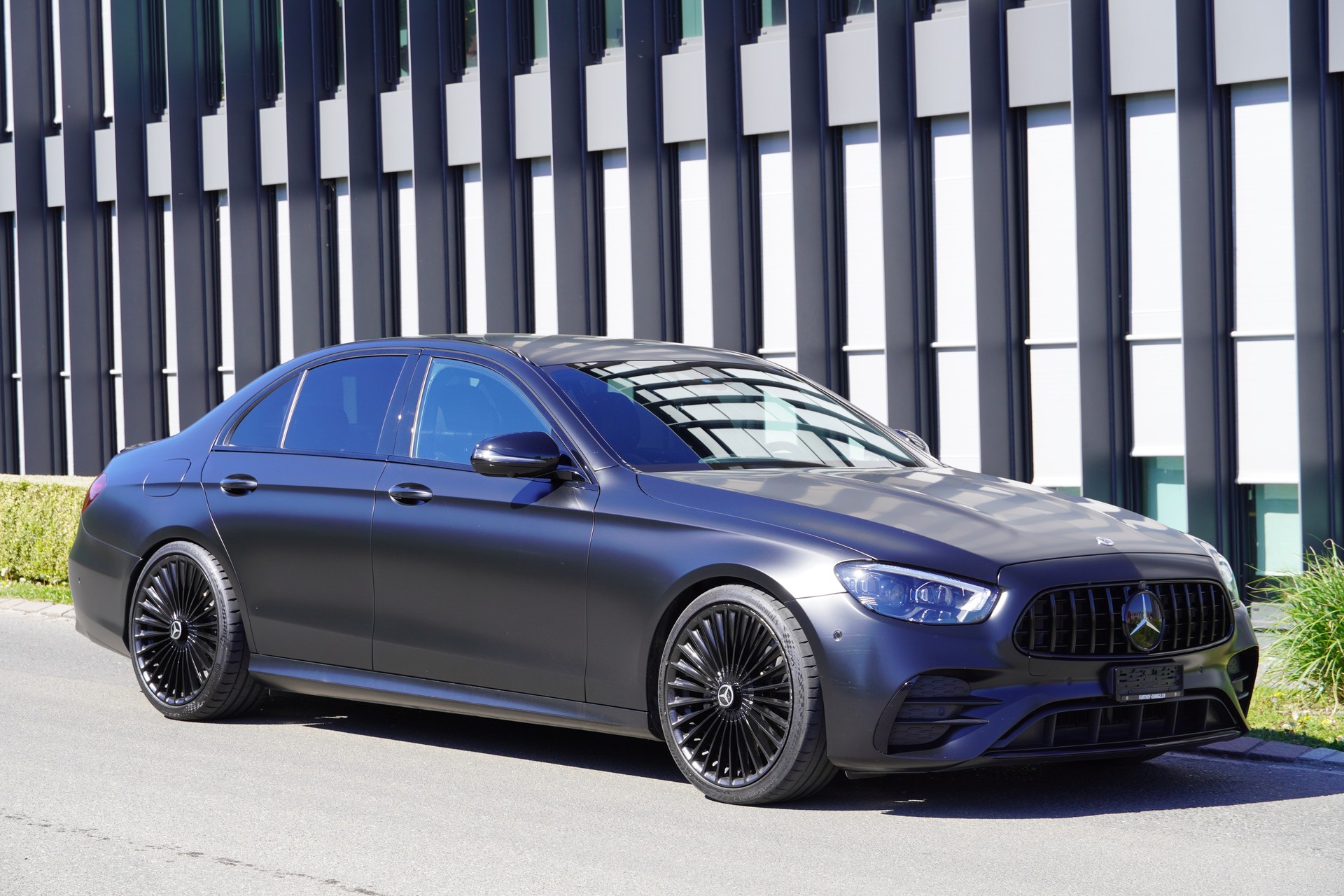 MERCEDES-BENZ E 300 AMG Line 9G-Tronic-image-1