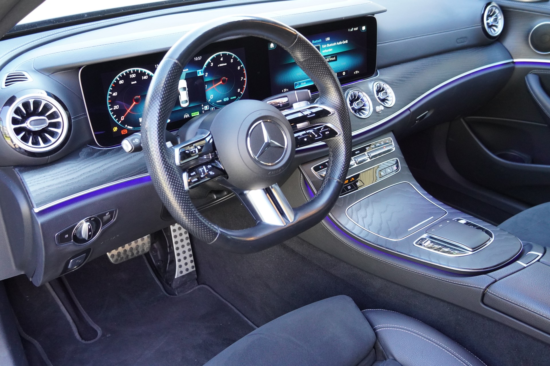 MERCEDES-BENZ E 300 AMG Line 9G-Tronic-image-6