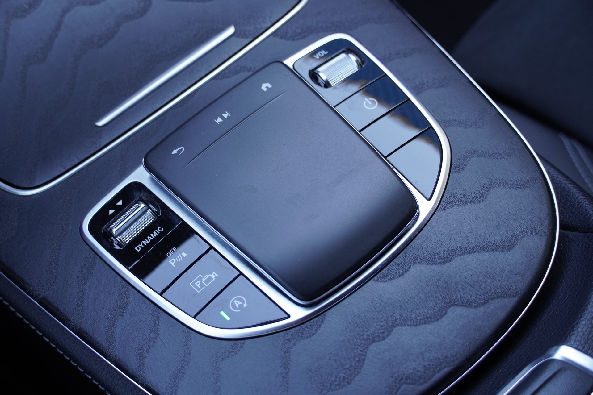 MERCEDES-BENZ E 300 AMG Line 9G-Tronic-image-11