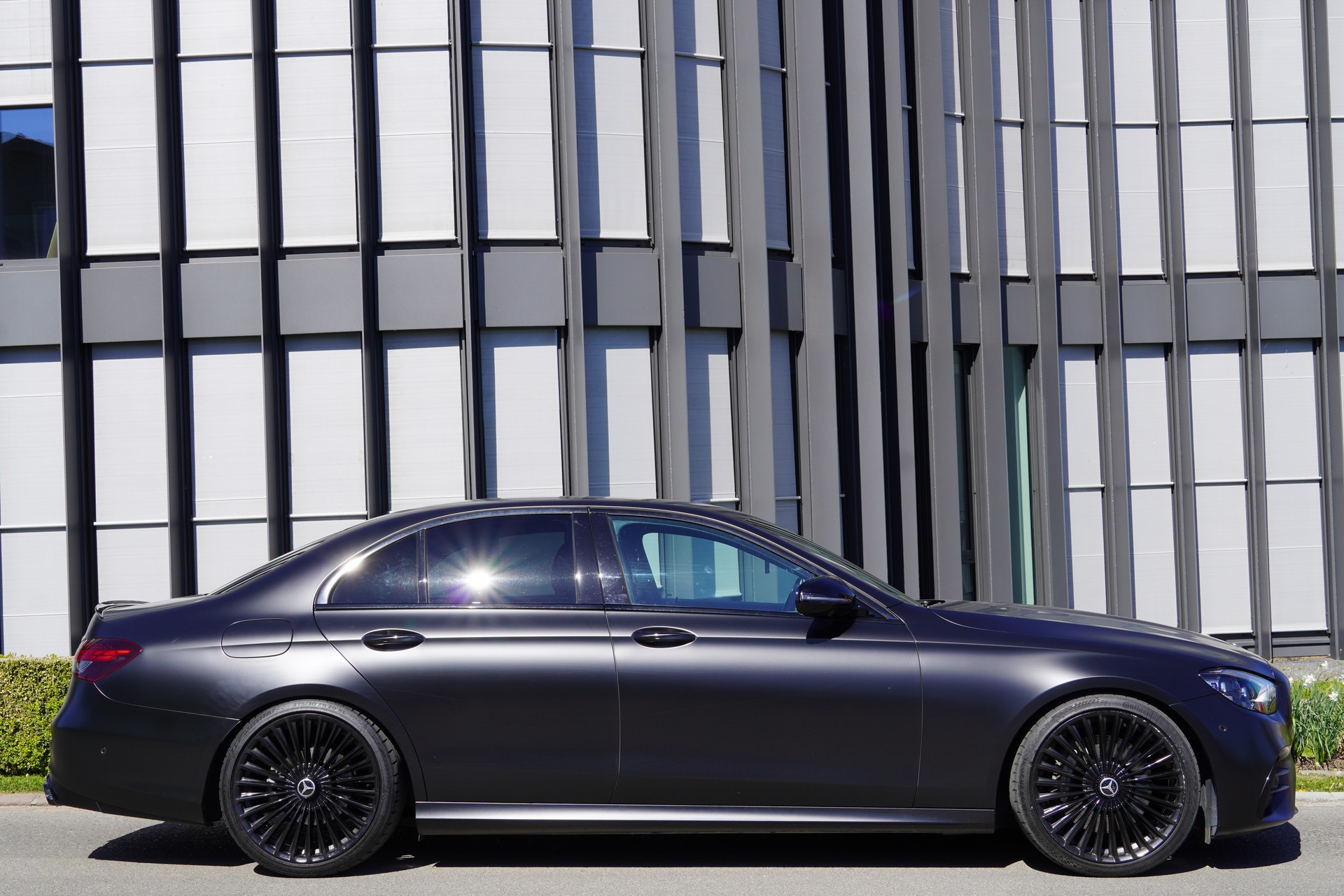 MERCEDES-BENZ E 300 AMG Line 9G-Tronic-image-0