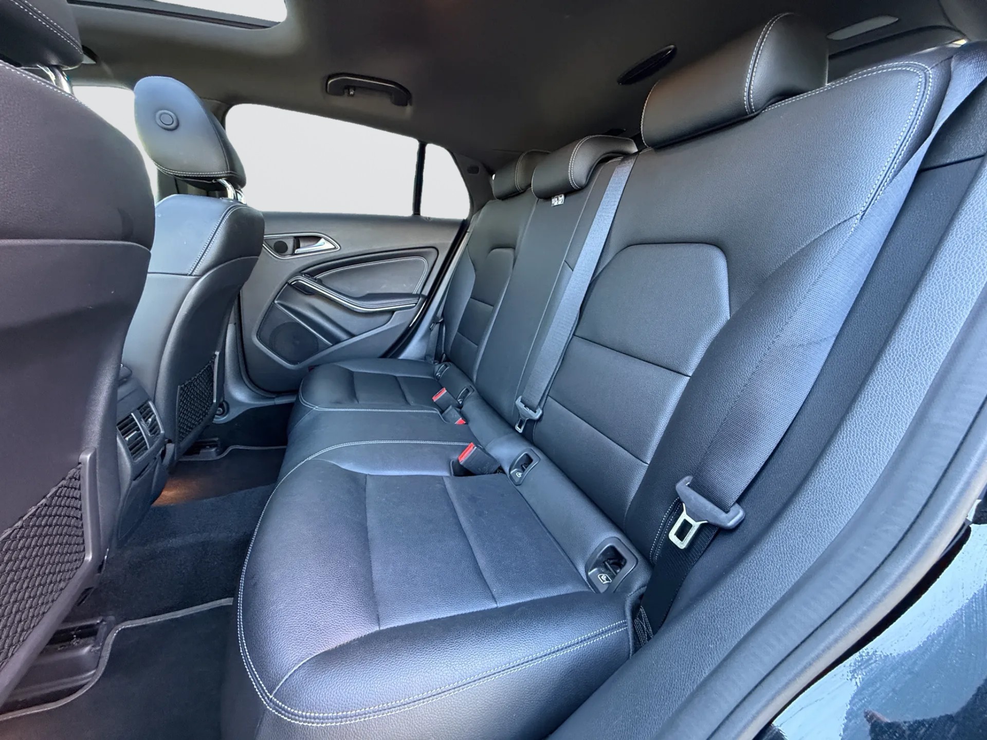 MERCEDES-BENZ CLA Shooting Brake 200 d AMG Line 7G-DCT-image-10