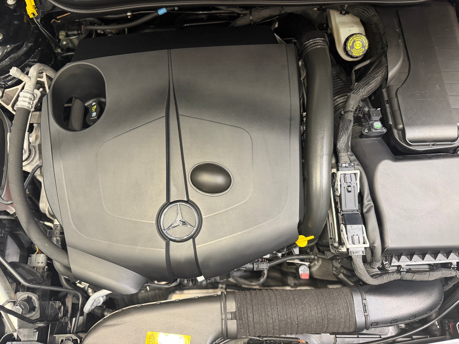 MERCEDES-BENZ CLA Shooting Brake 200 d AMG Line 7G-DCT-image-14