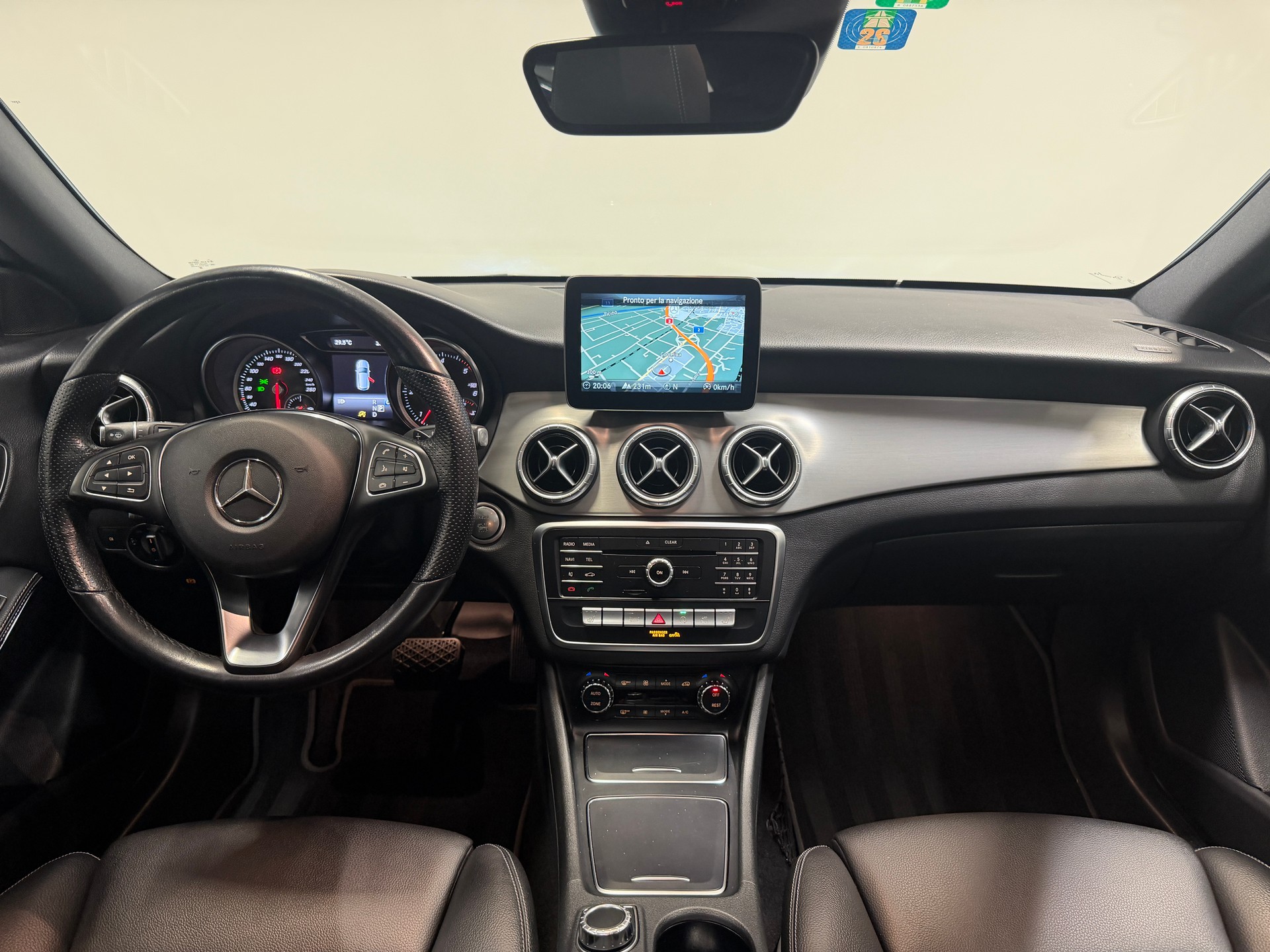 MERCEDES-BENZ CLA Shooting Brake 200 d AMG Line 7G-DCT-image-8