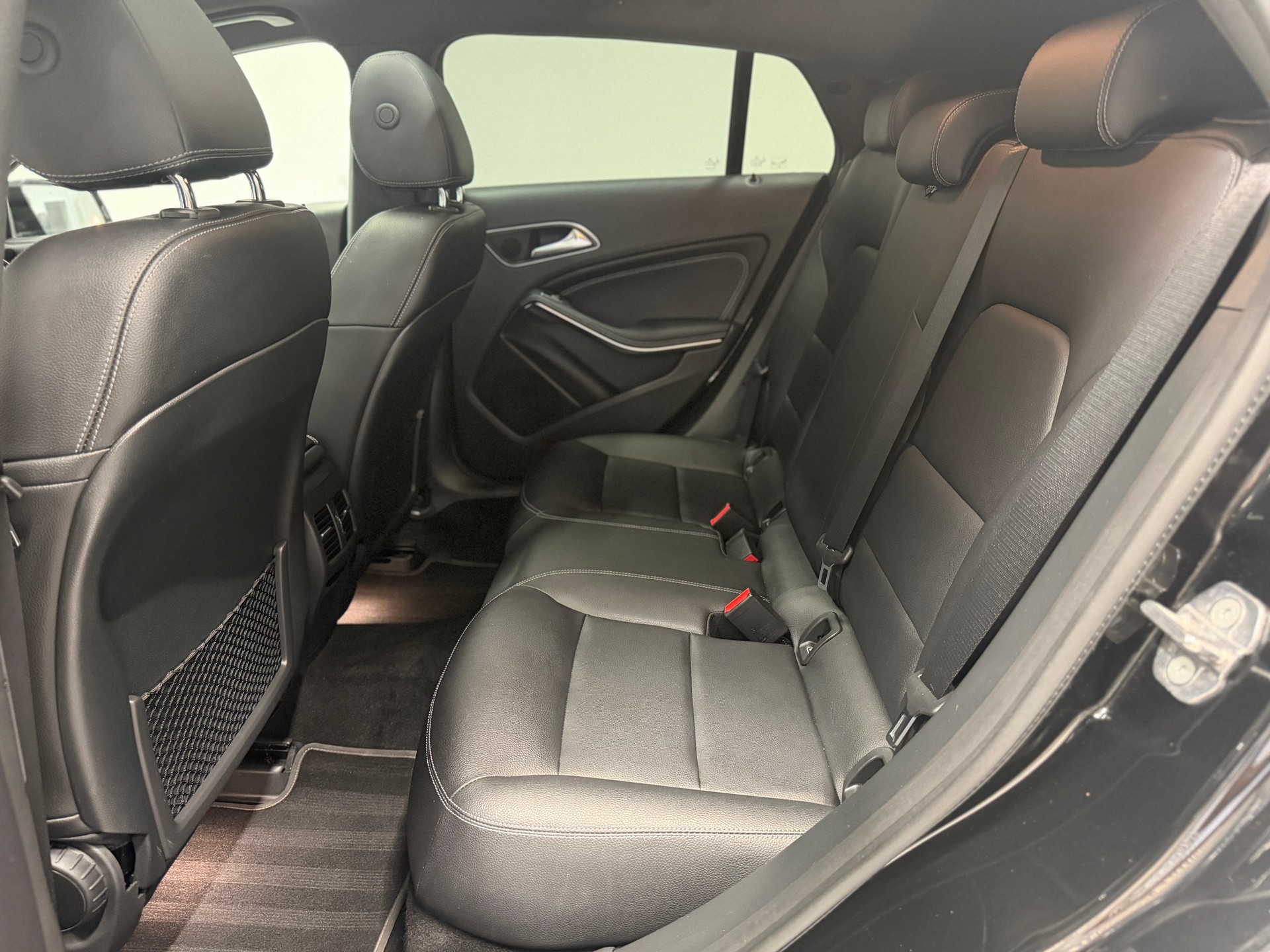 MERCEDES-BENZ CLA Shooting Brake 200 d AMG Line 7G-DCT-image-12
