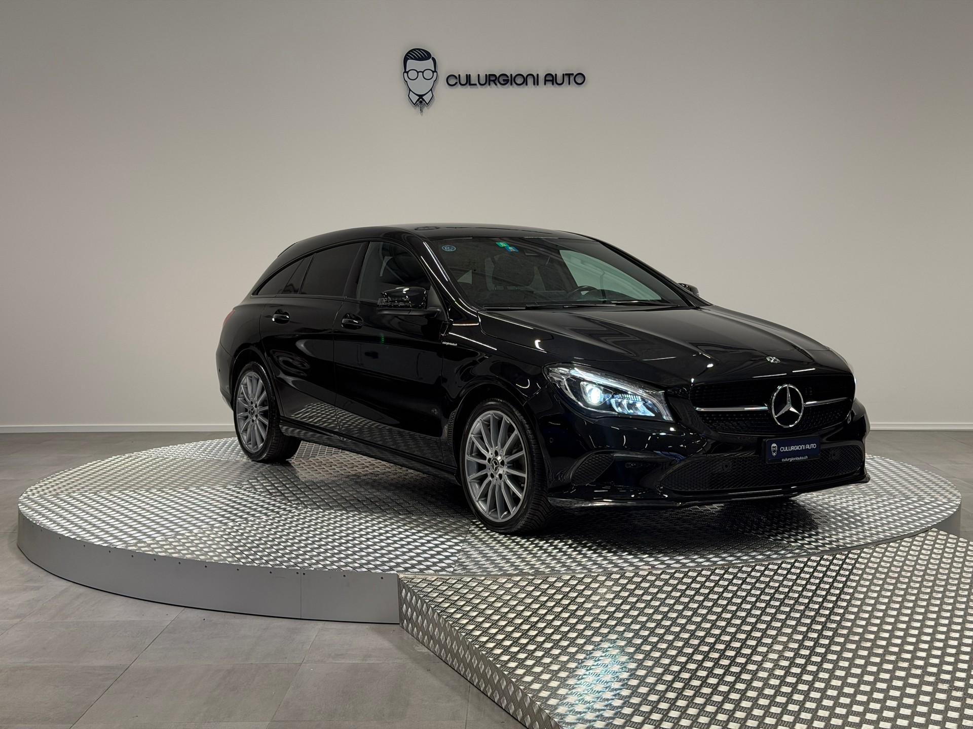 MERCEDES-BENZ CLA Shooting Brake 200 d AMG Line 7G-DCT-showroom-element-2