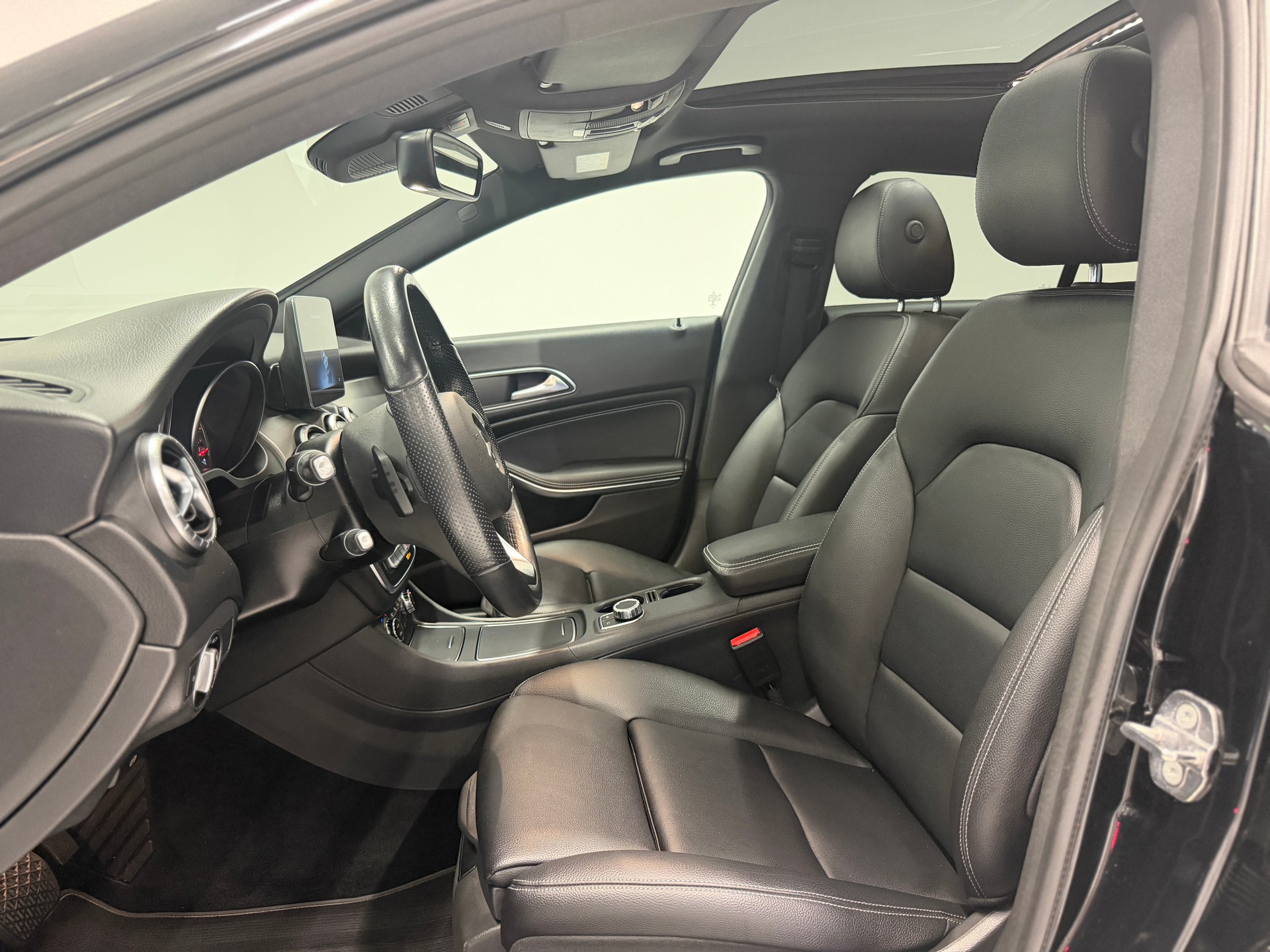 MERCEDES-BENZ CLA Shooting Brake 200 d AMG Line 7G-DCT-image-10