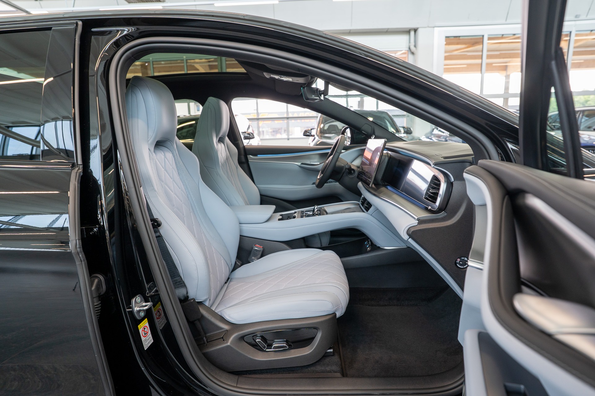 BYD Sealion 7 91,3 kWh Excellence AWD / Panoramadach / Head-Up Display / 360° Kamera-image-13