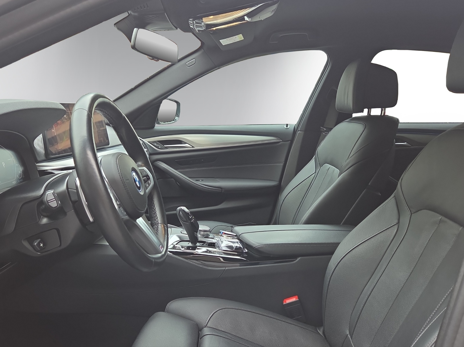 BMW 545e xDrive Pure M Sport Steptronic-image-10