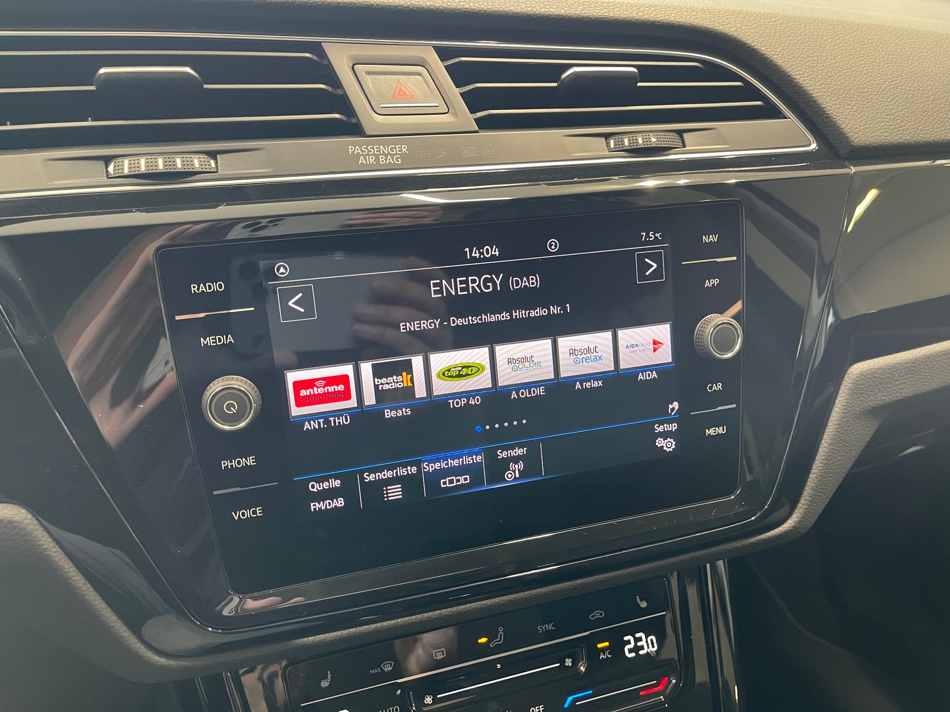 VW Touran 2.0 TDI BlueMotion Technology Highline DSG * R-LINE* 7 PLATZ*-image-25