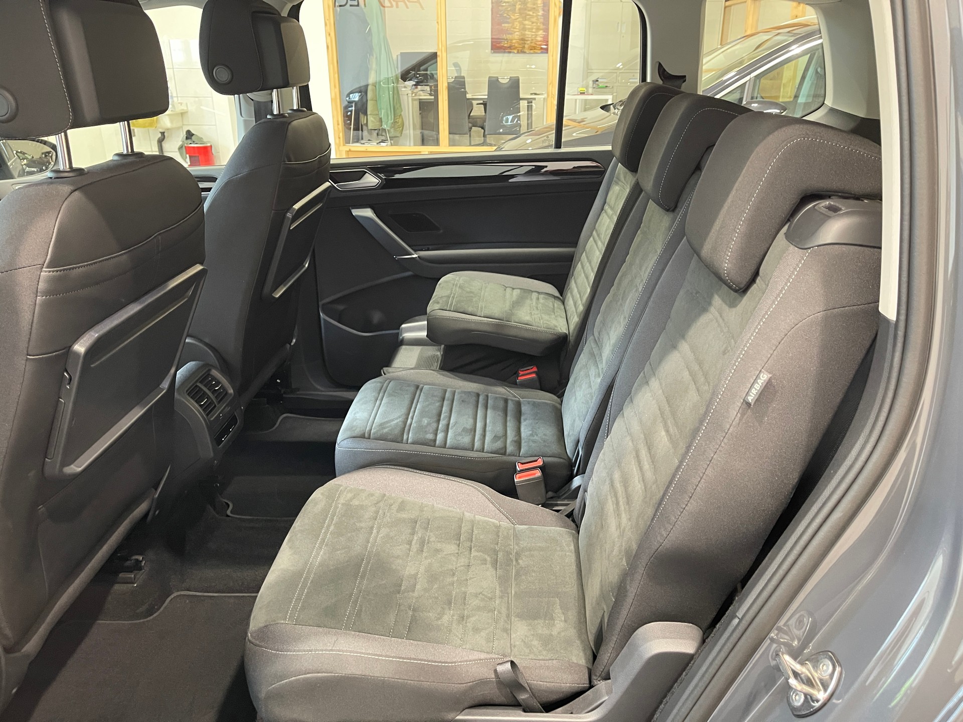 VW Touran 2.0 TDI BlueMotion Technology Highline DSG * R-LINE* 7 PLATZ*-image-10