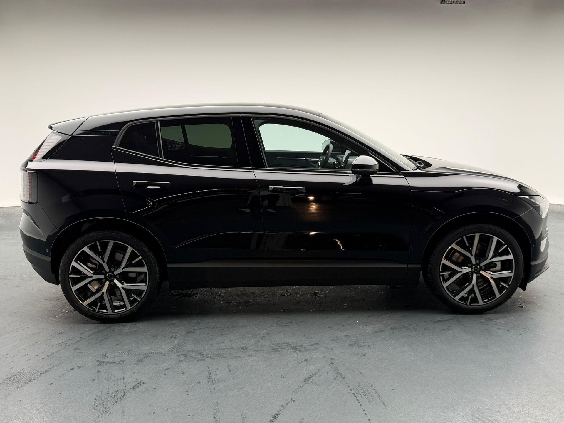 VOLVO EX30 E60 Twin Ultra Performance Sw. Black Ed. AWD-image-5