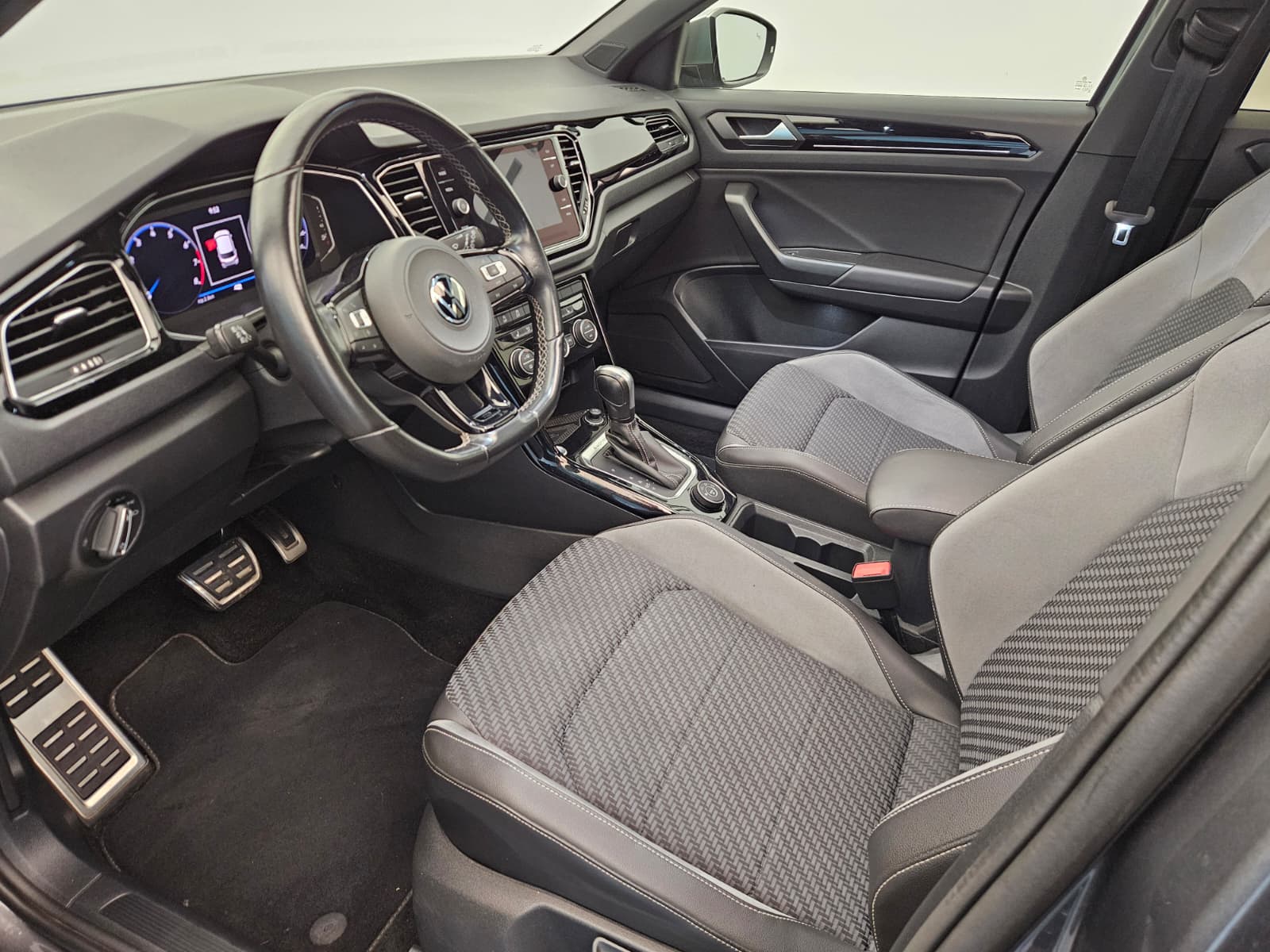 VW T-Roc 2.0 TSI R DSG 4Motion-image-10