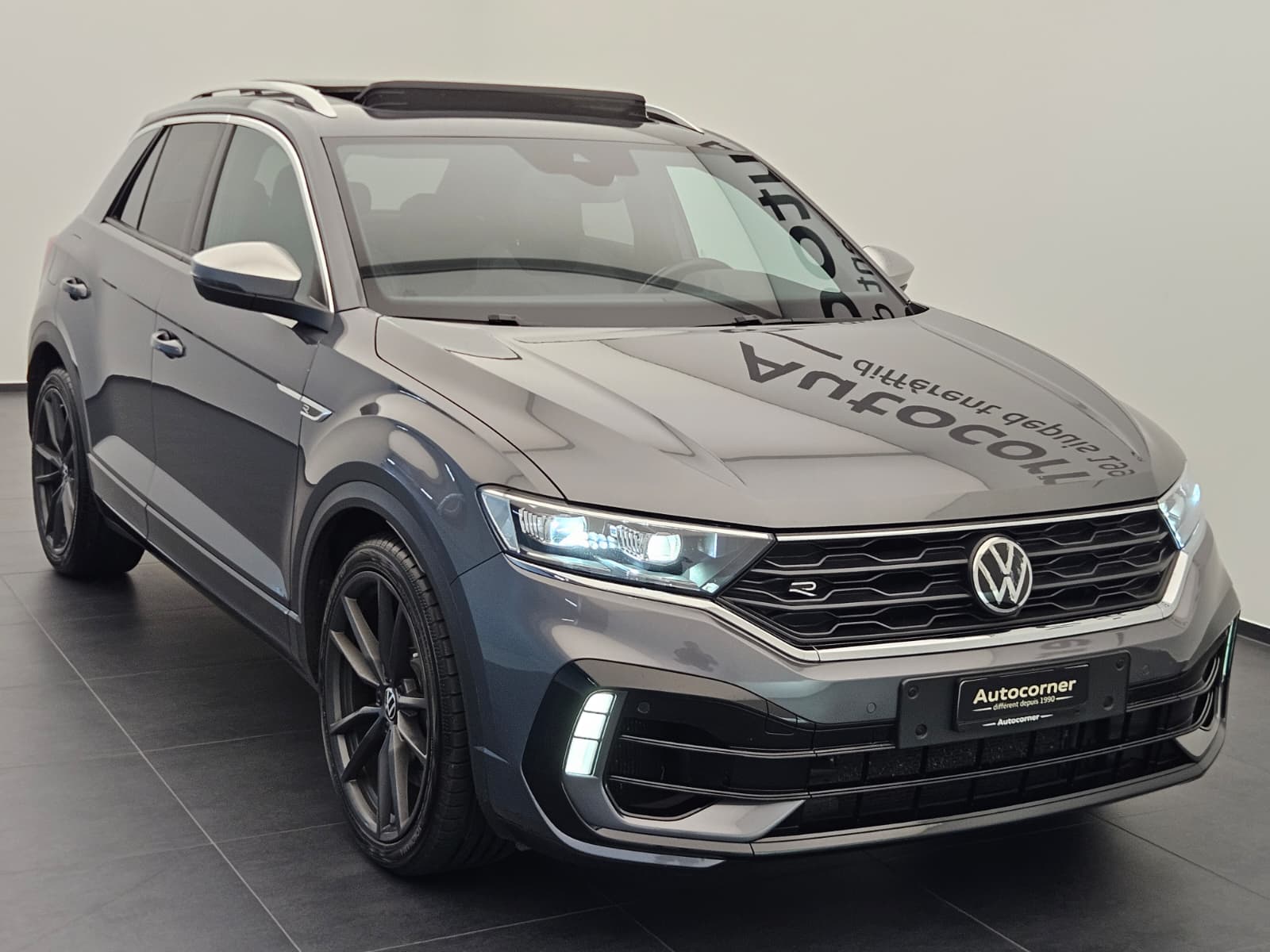 VW T-Roc 2.0 TSI R DSG 4Motion-image-4