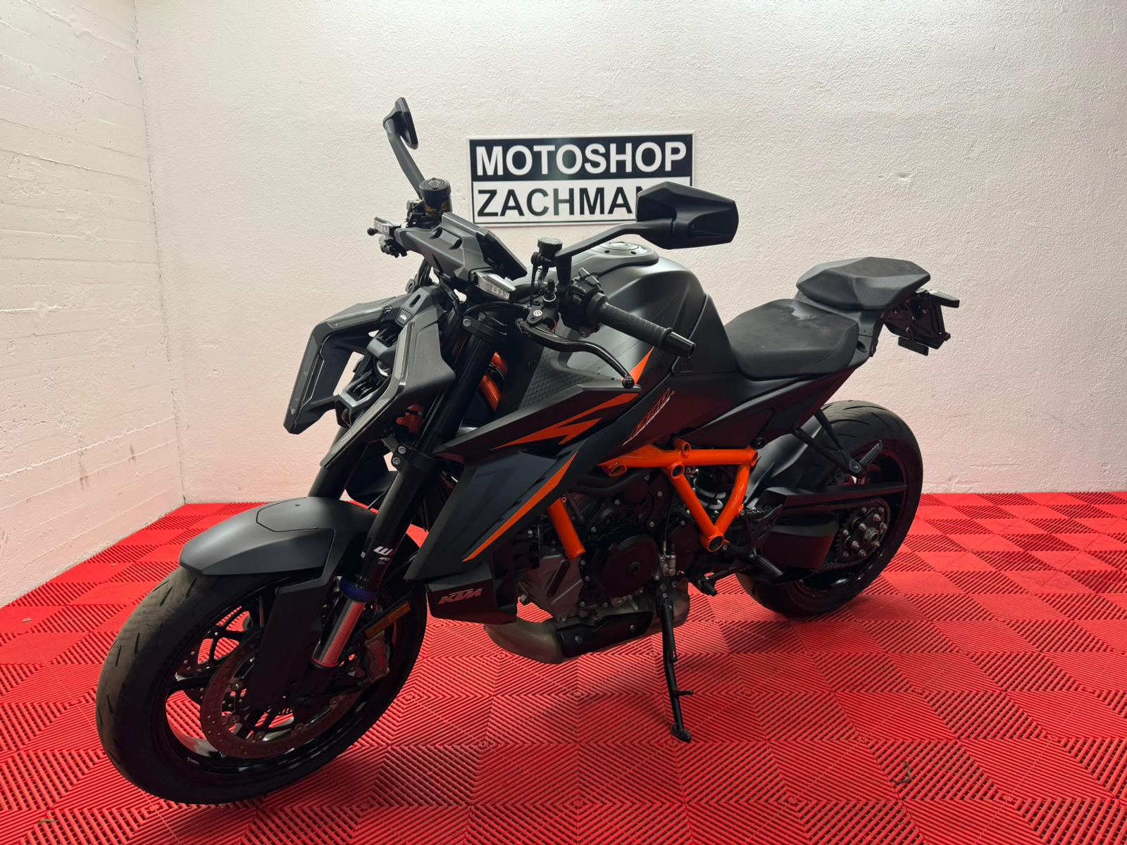 KTM 1390 Super Duke R EVO-showroom-element-2
