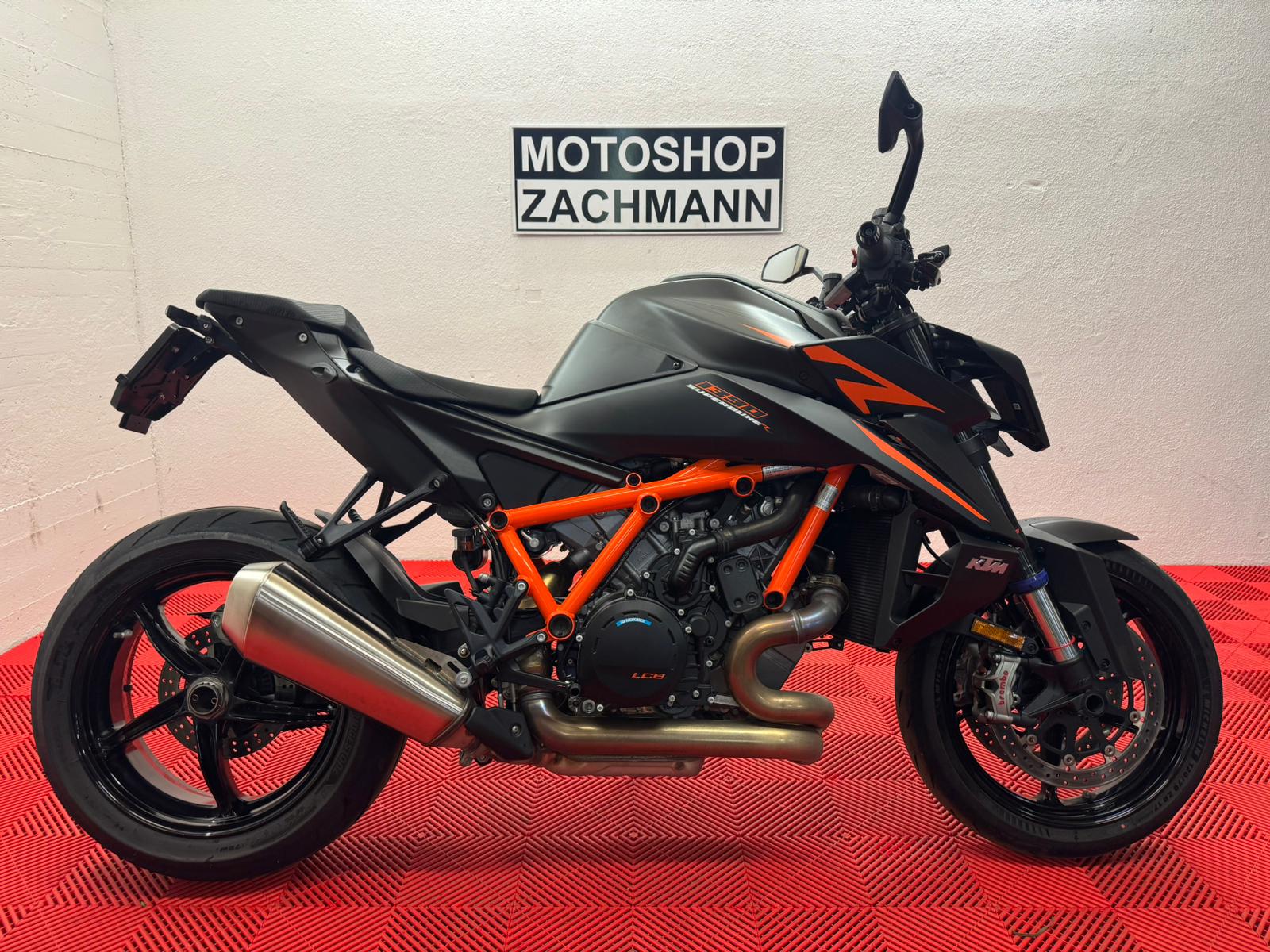 KTM 1390 Super Duke R EVO