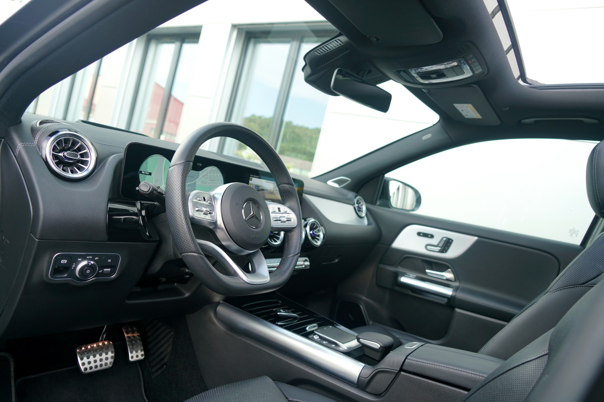 MERCEDES-BENZ GLA 220d 4Matic AMG Line 8G-DCT (CH)-image-7