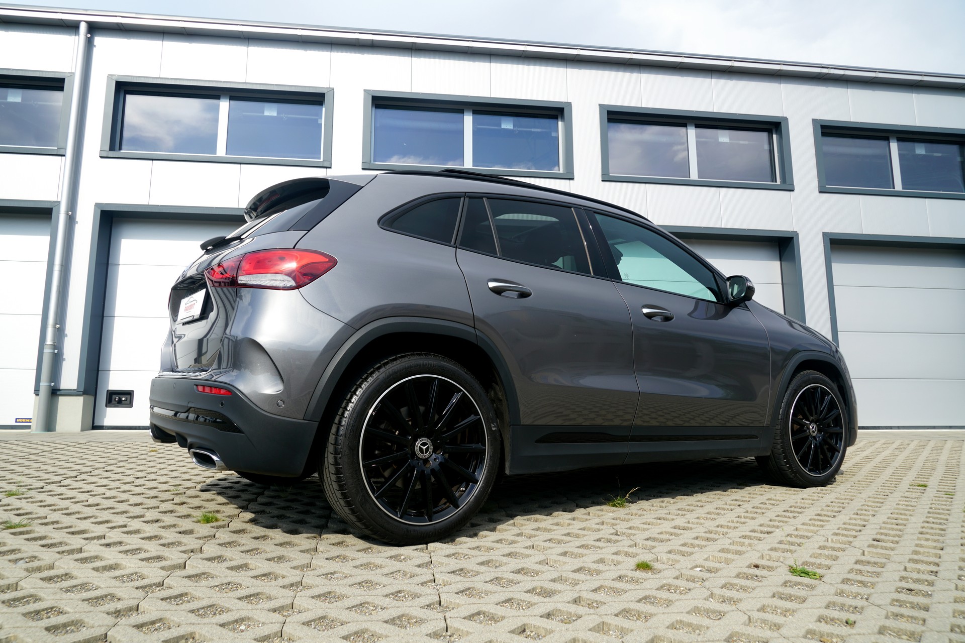 MERCEDES-BENZ GLA 220d 4Matic AMG Line 8G-DCT (CH)-image-2