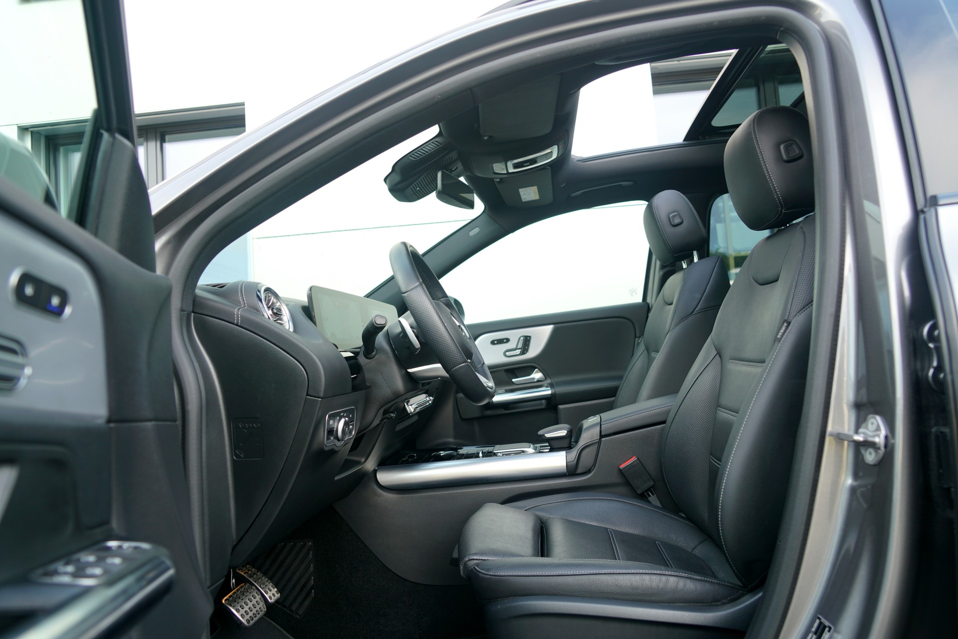 MERCEDES-BENZ GLA 220d 4Matic AMG Line 8G-DCT (CH)-image-8