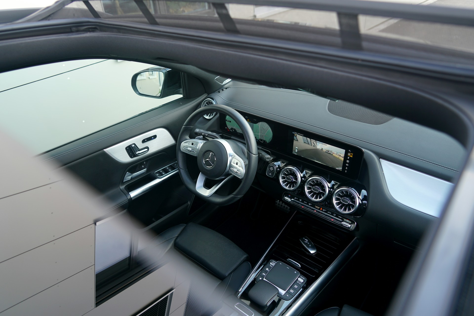 MERCEDES-BENZ GLA 220d 4Matic AMG Line 8G-DCT (CH)-image-3