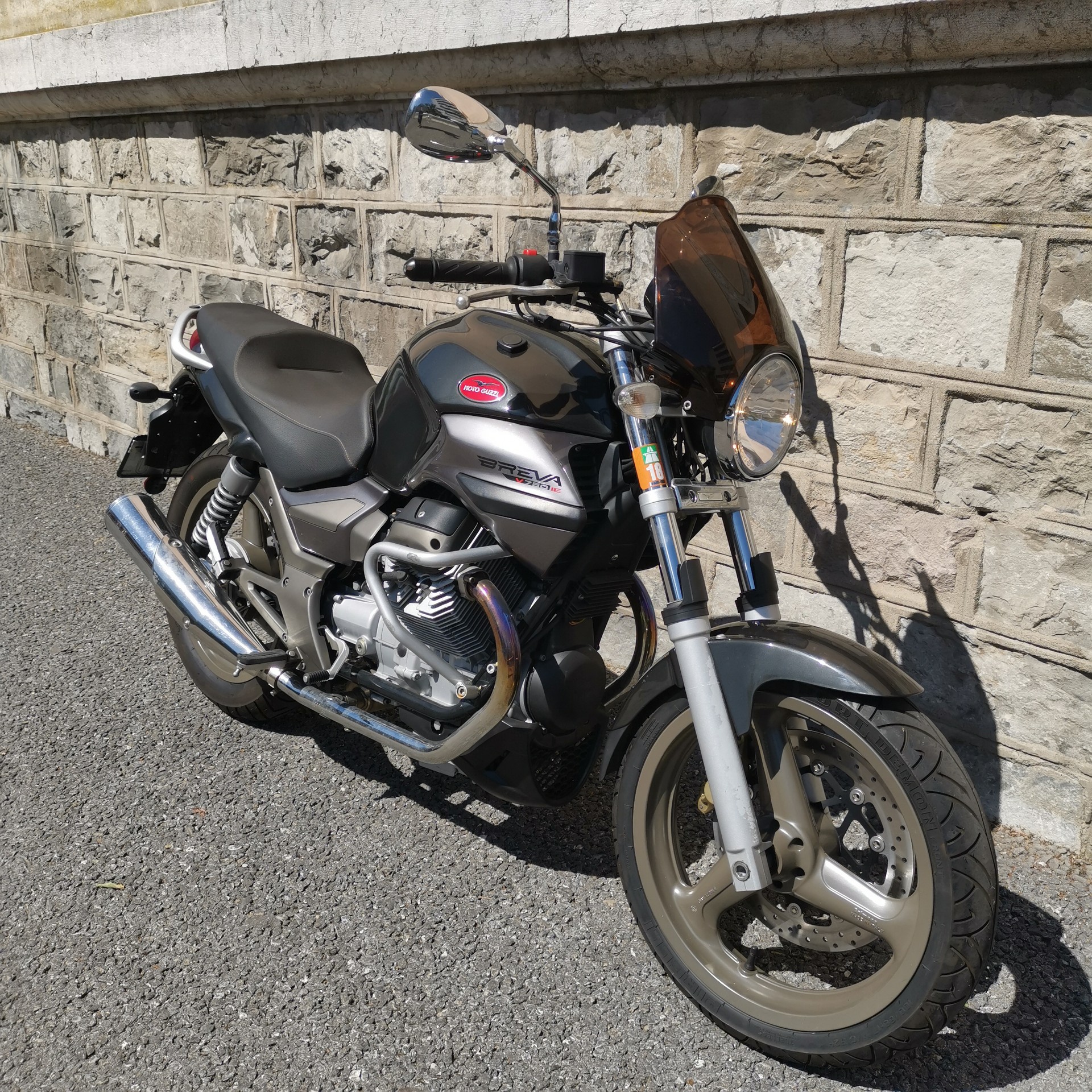 MOTO GUZZI Breva 750-showroom-element-1