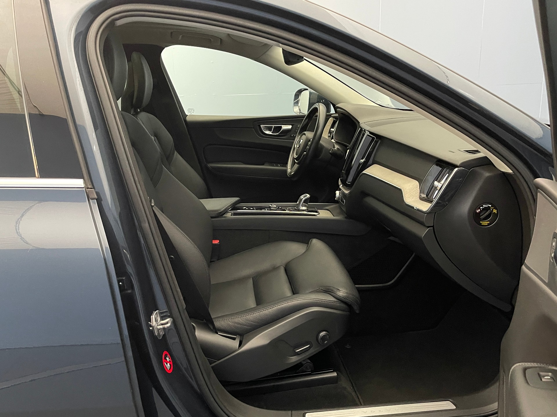 VOLVO XC60 2.0 T8 TE Inscription AWD-image-4