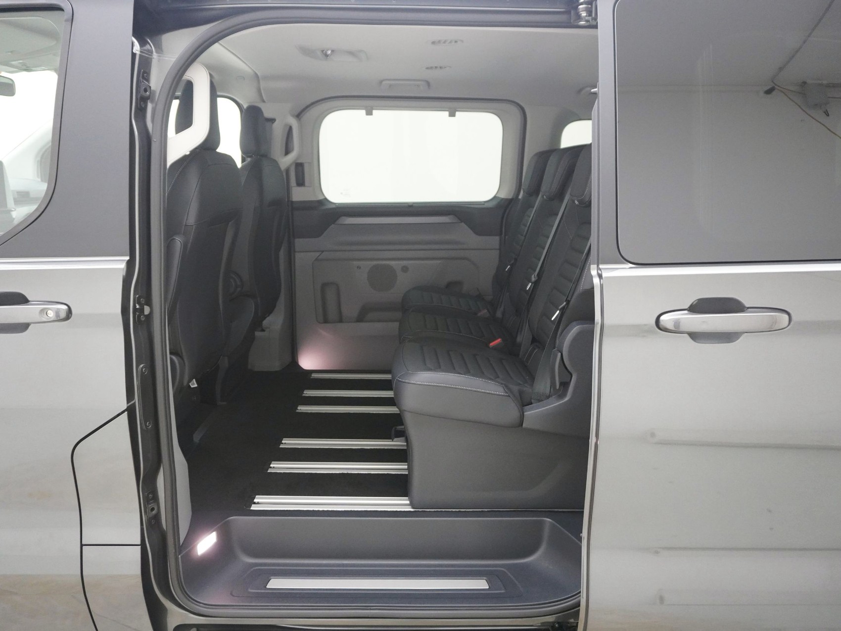 FORD Tourneo Custom L1 2.5 Plug-in-Hybrid Titanium X-image-13