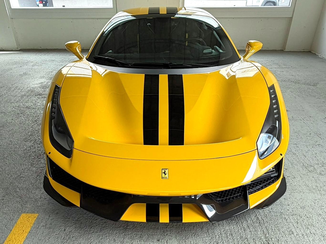 FERRARI 488 Pista 3.9 V8-image-1