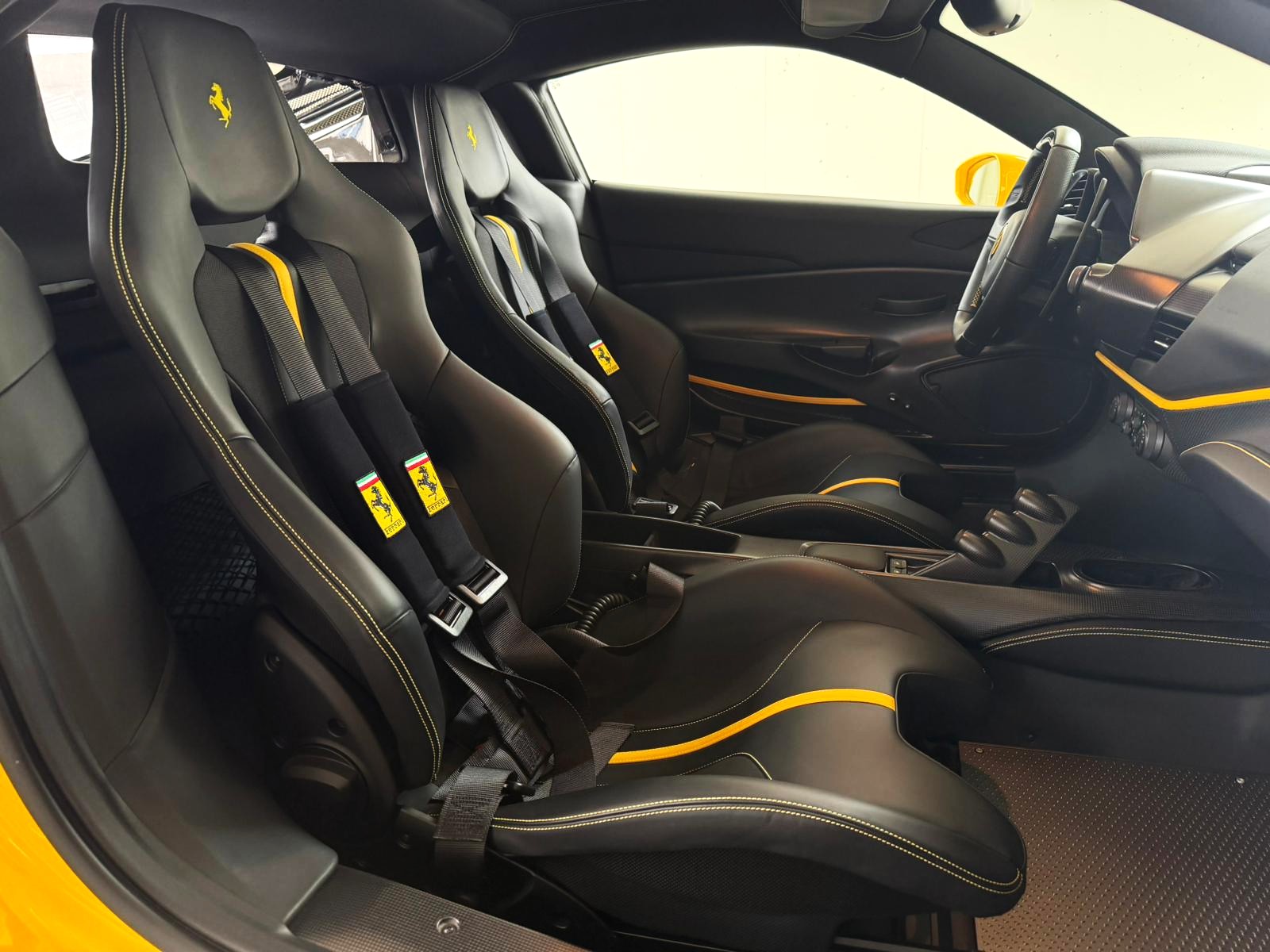 FERRARI 488 Pista 3.9 V8-image-9