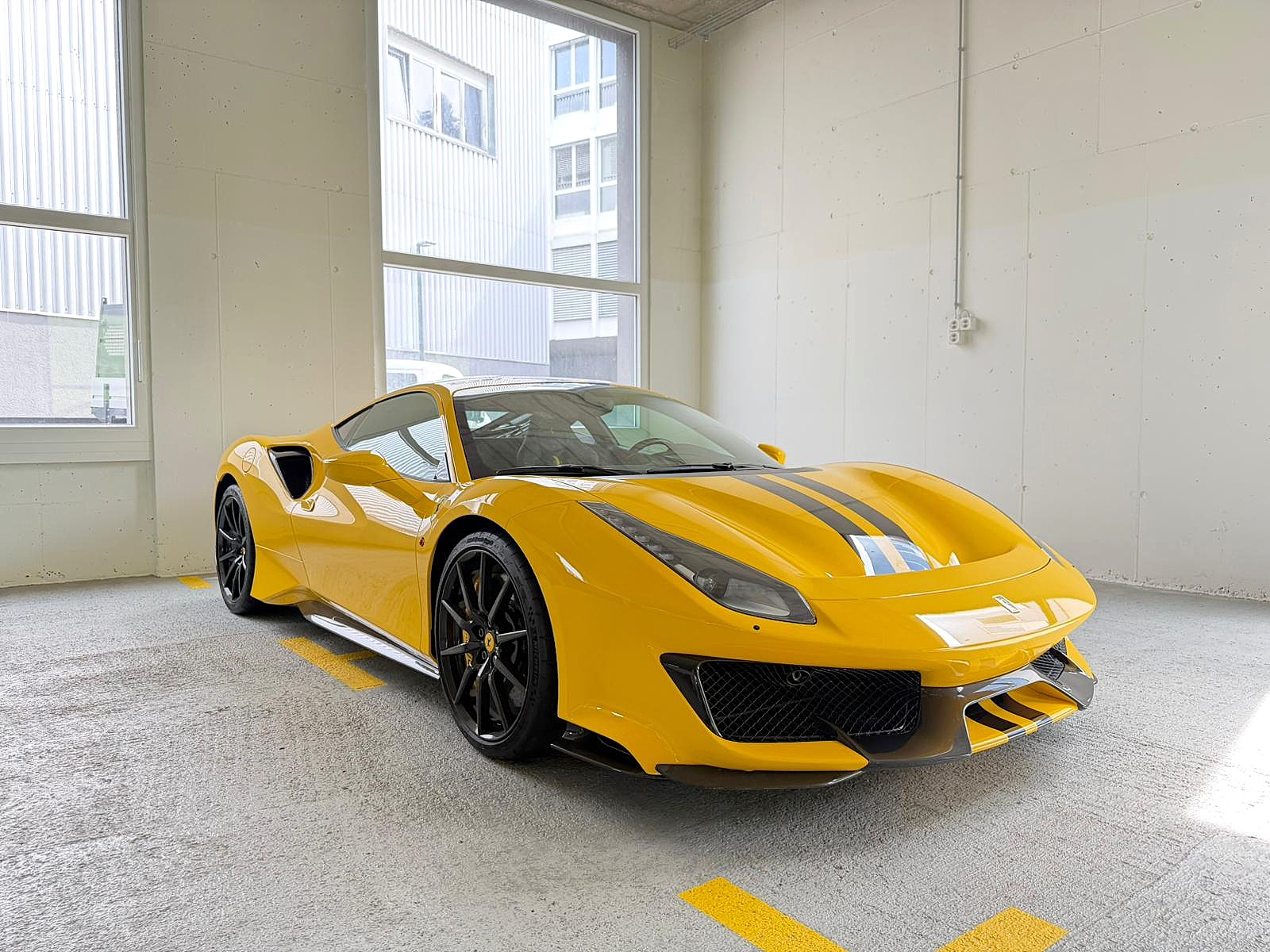 FERRARI 488 Pista 3.9 V8-image-0