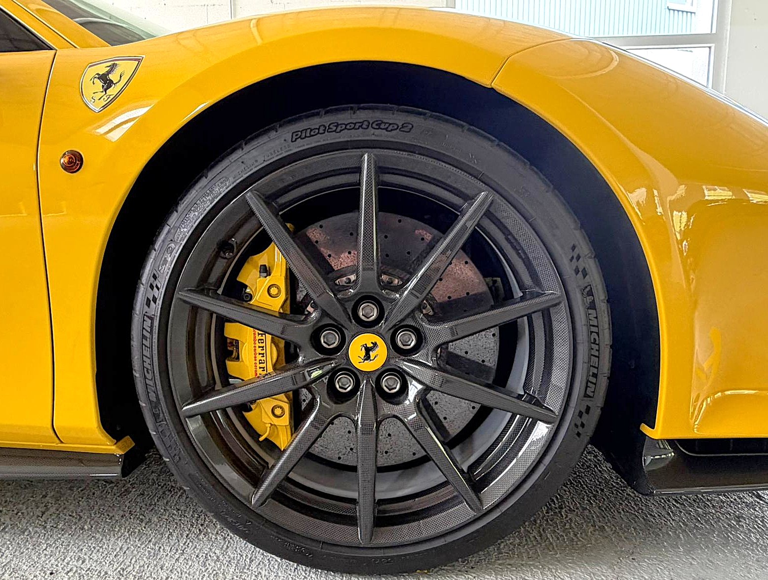 FERRARI 488 Pista 3.9 V8-image-5